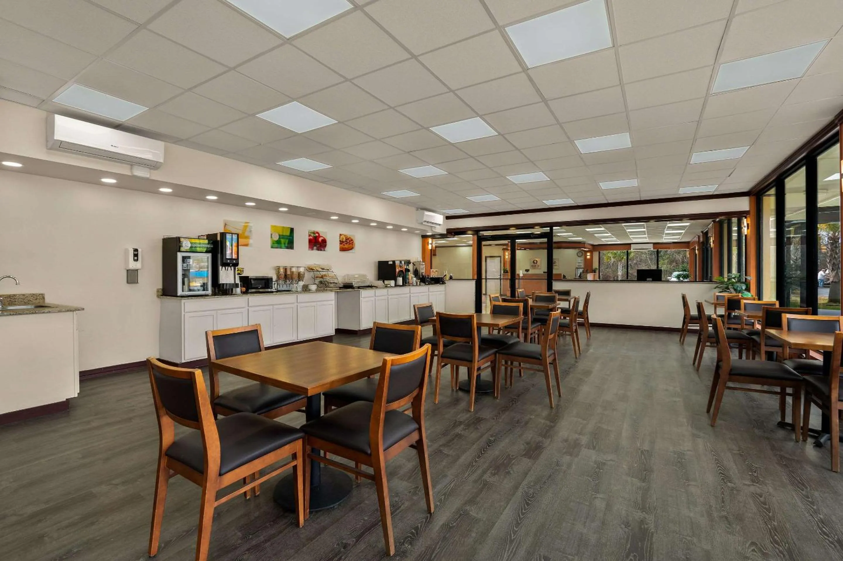 Breakfast in Econo Lodge Yemassee