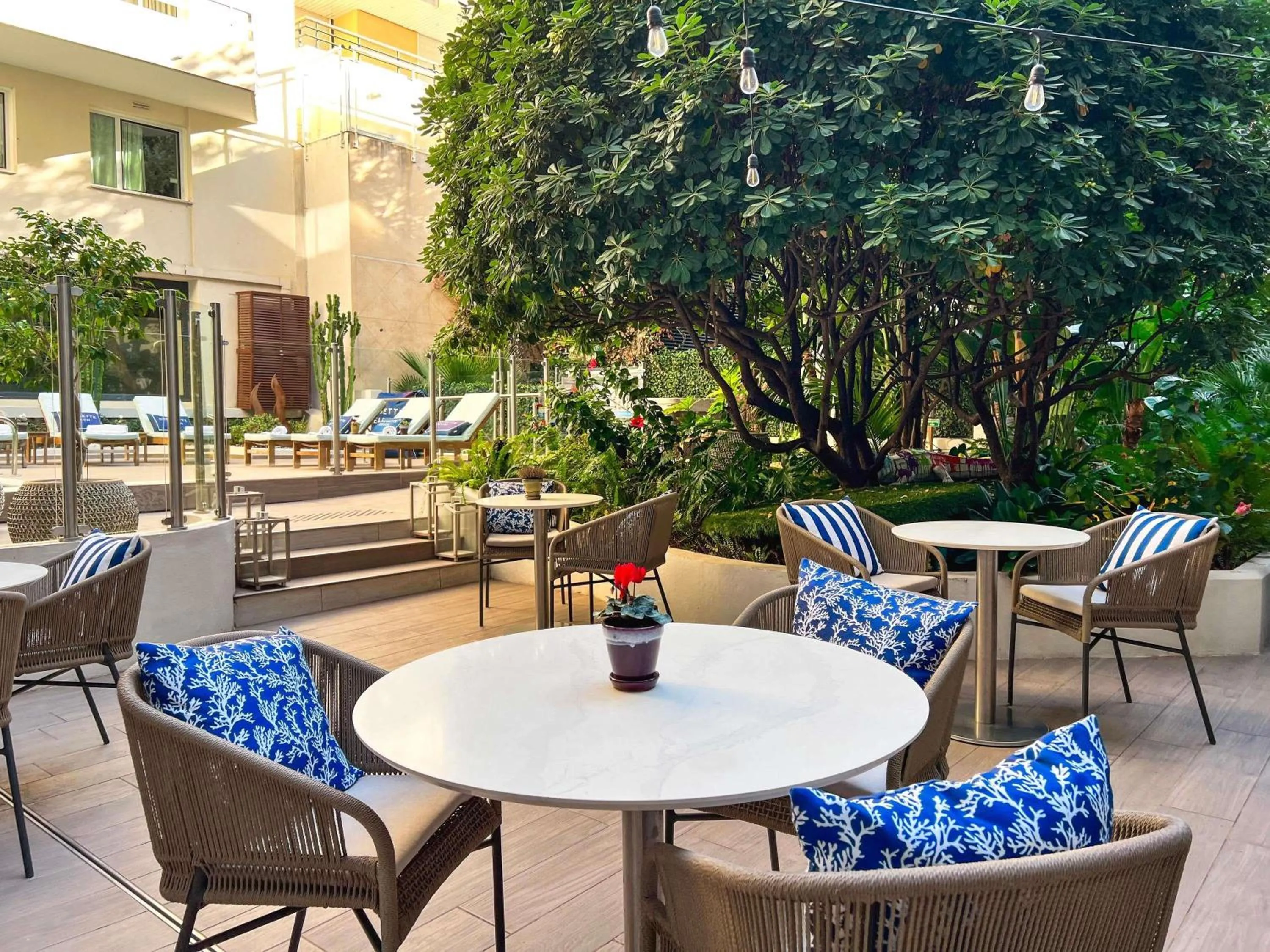 Lounge or bar in Croisette Beach Hotel Cannes - MGallery Collection