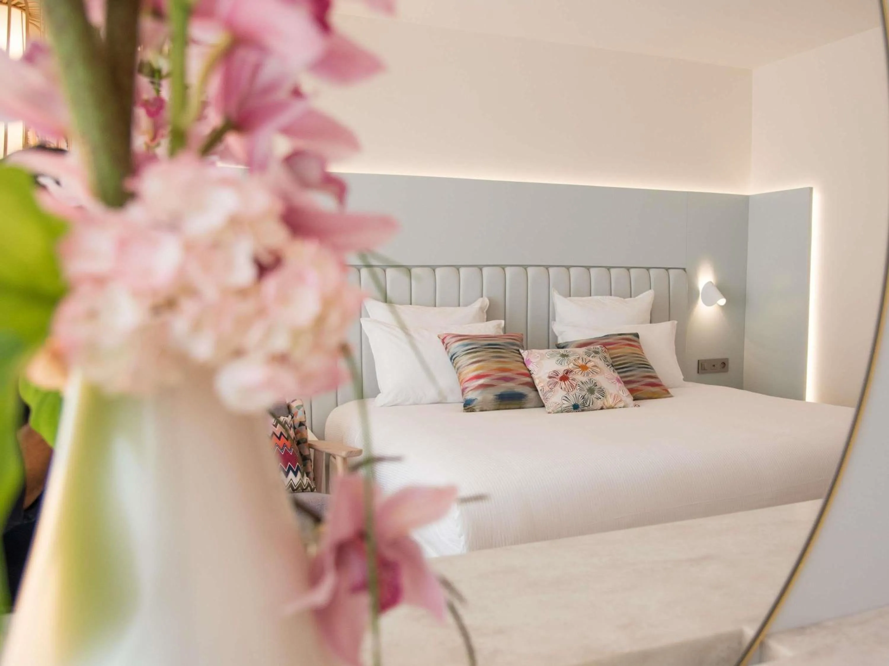 Bedroom, Bed in Croisette Beach Hotel Cannes - MGallery Collection