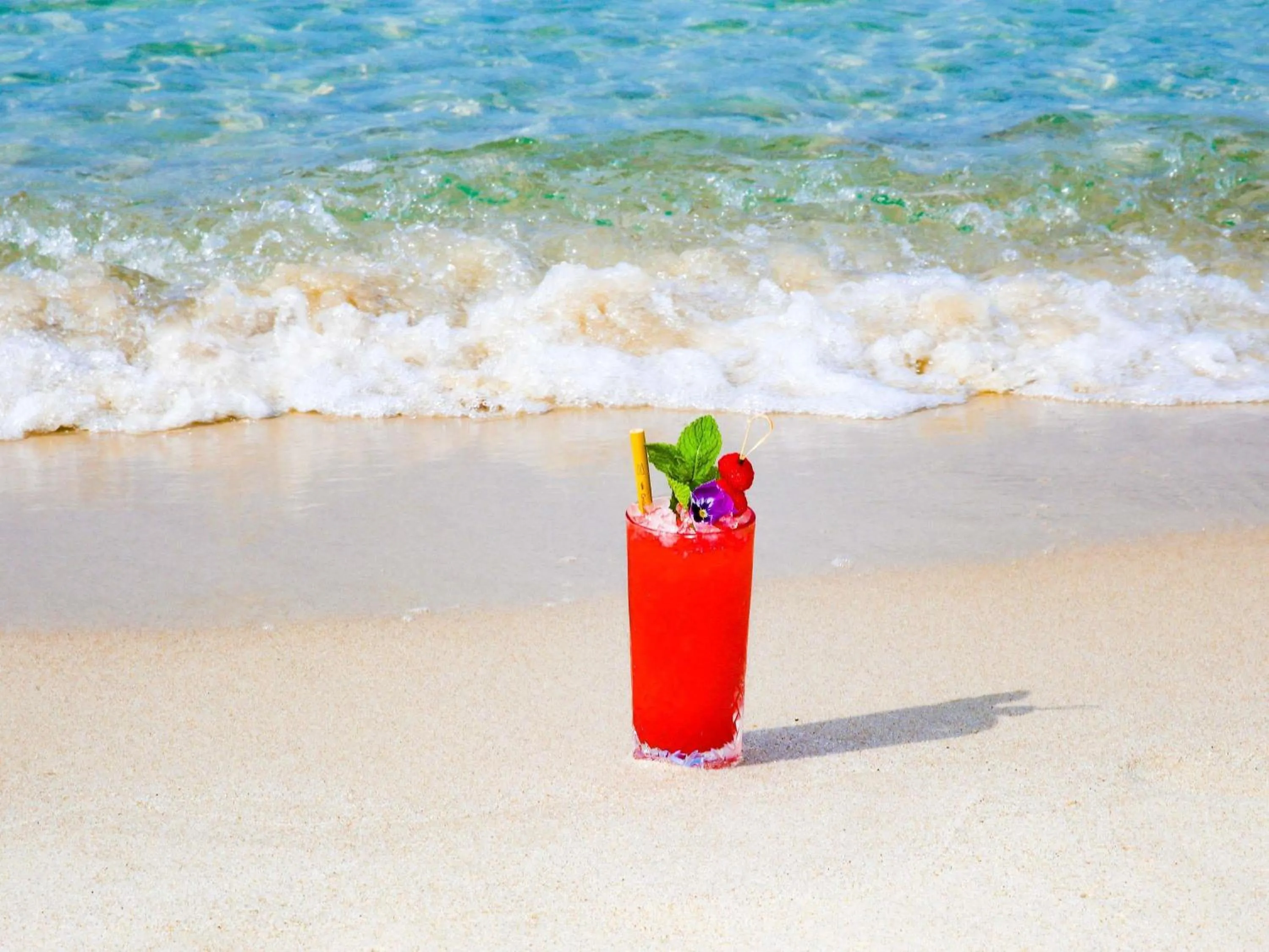 Lounge or bar in Croisette Beach Hotel Cannes - MGallery Collection