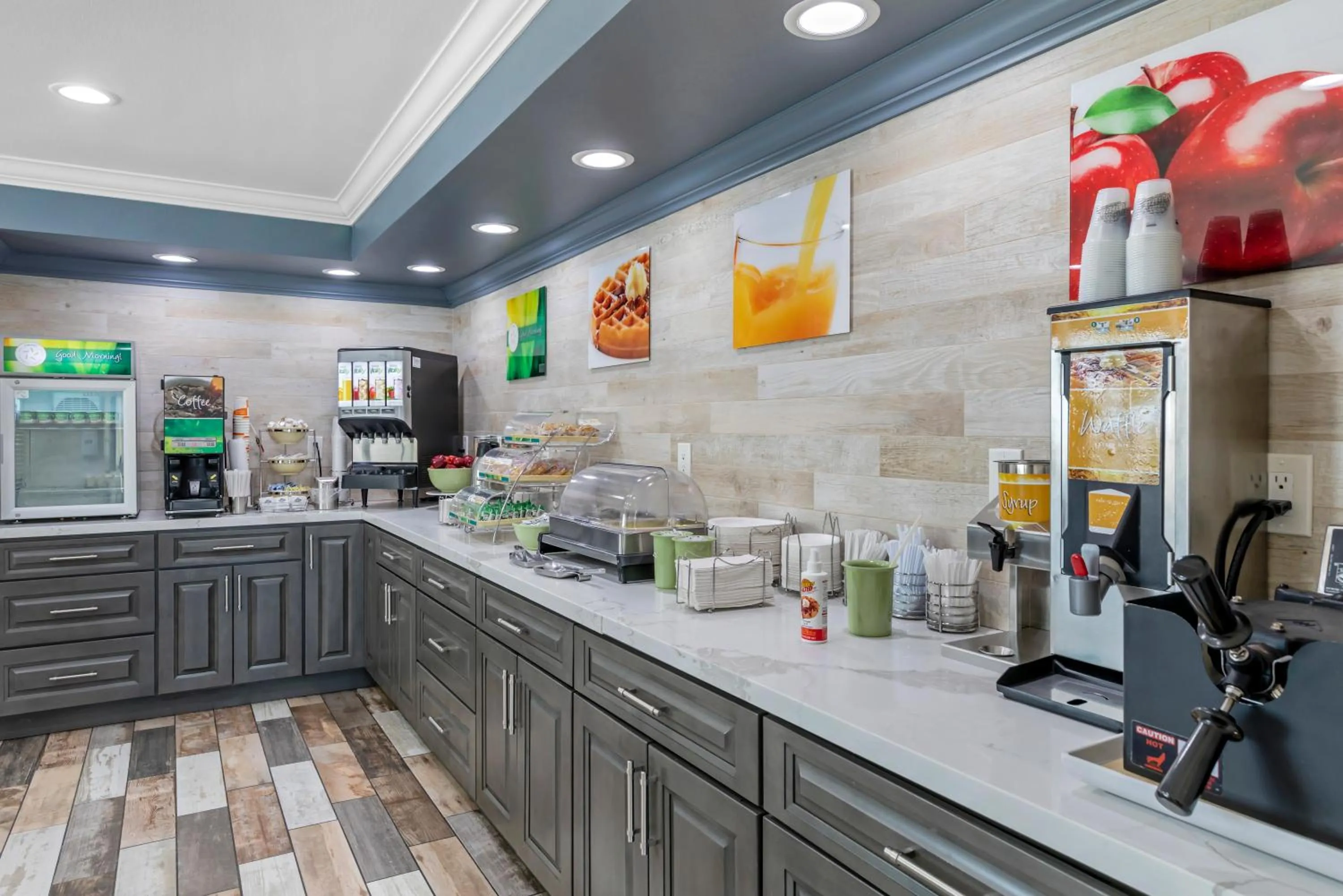 Breakfast in Quality Inn Kettleman City near Hwy 41