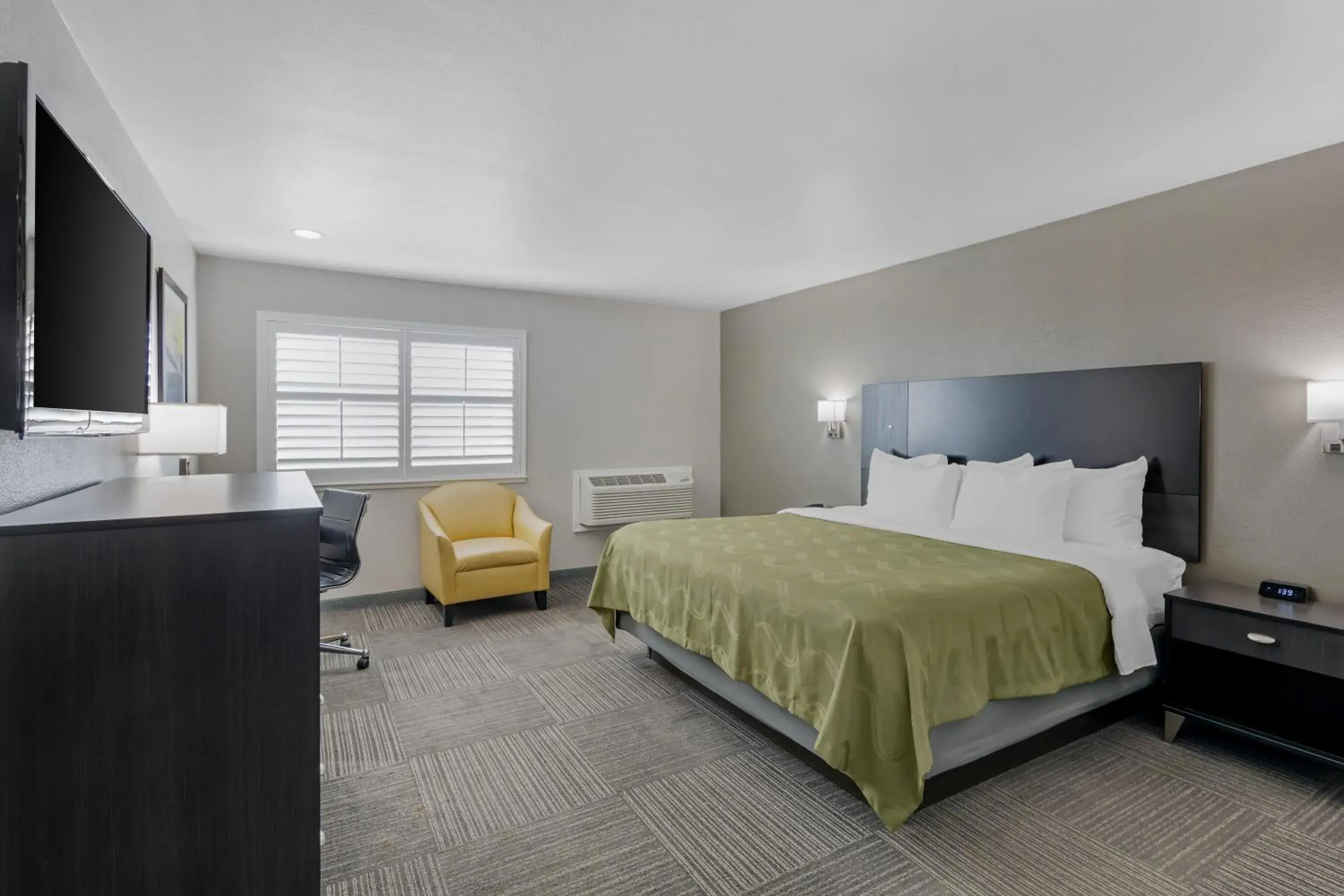 King Room - Accessible/Non-Smoking in Quality Inn Kettleman City near Hwy 41 King Room - Accessible/Non-Smoking in Quality Inn Kettleman City near Hwy 41
