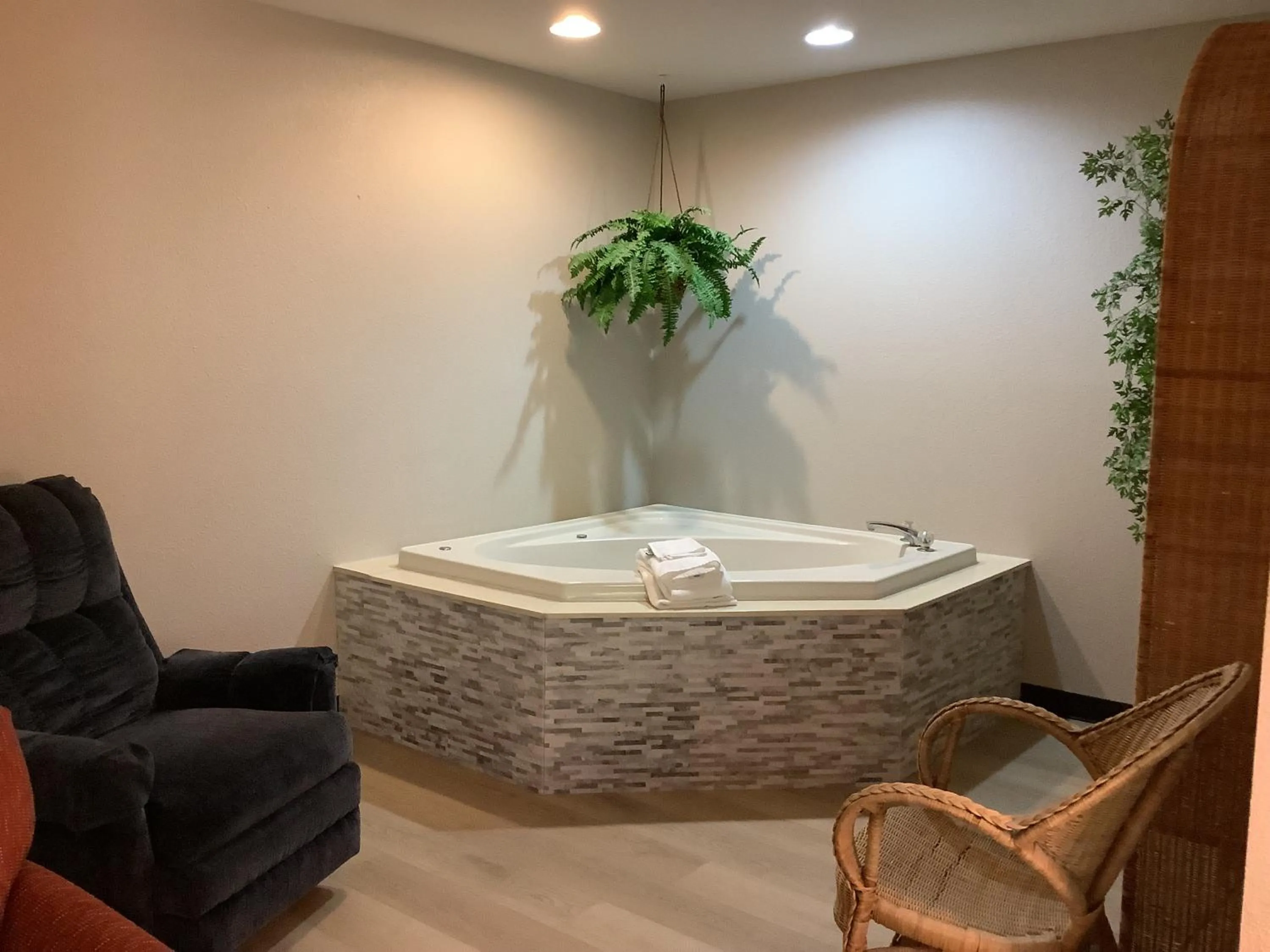 Hot Tub in Days Inn by Wyndham Kingdom City