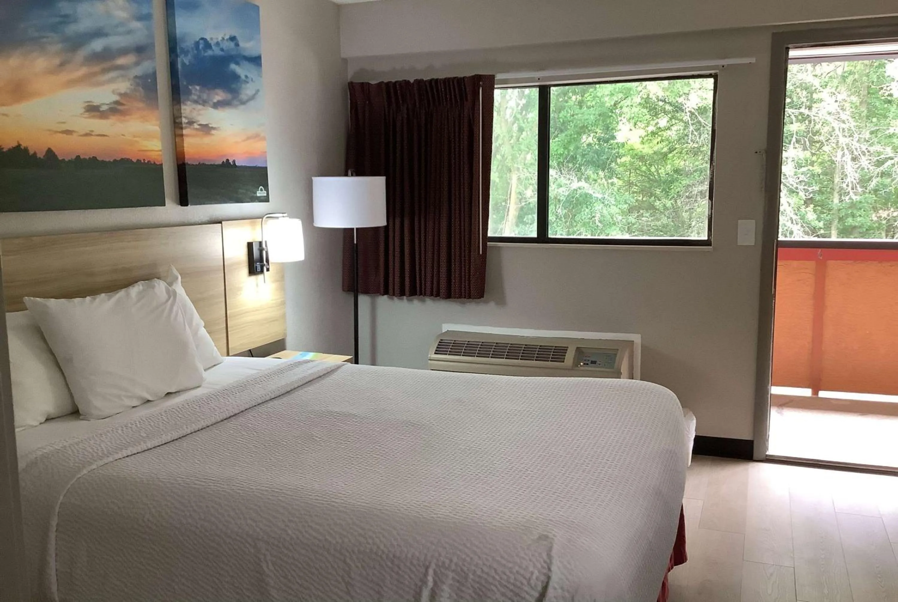 Photo of the whole room, Bed in Days Inn by Wyndham Kingdom City