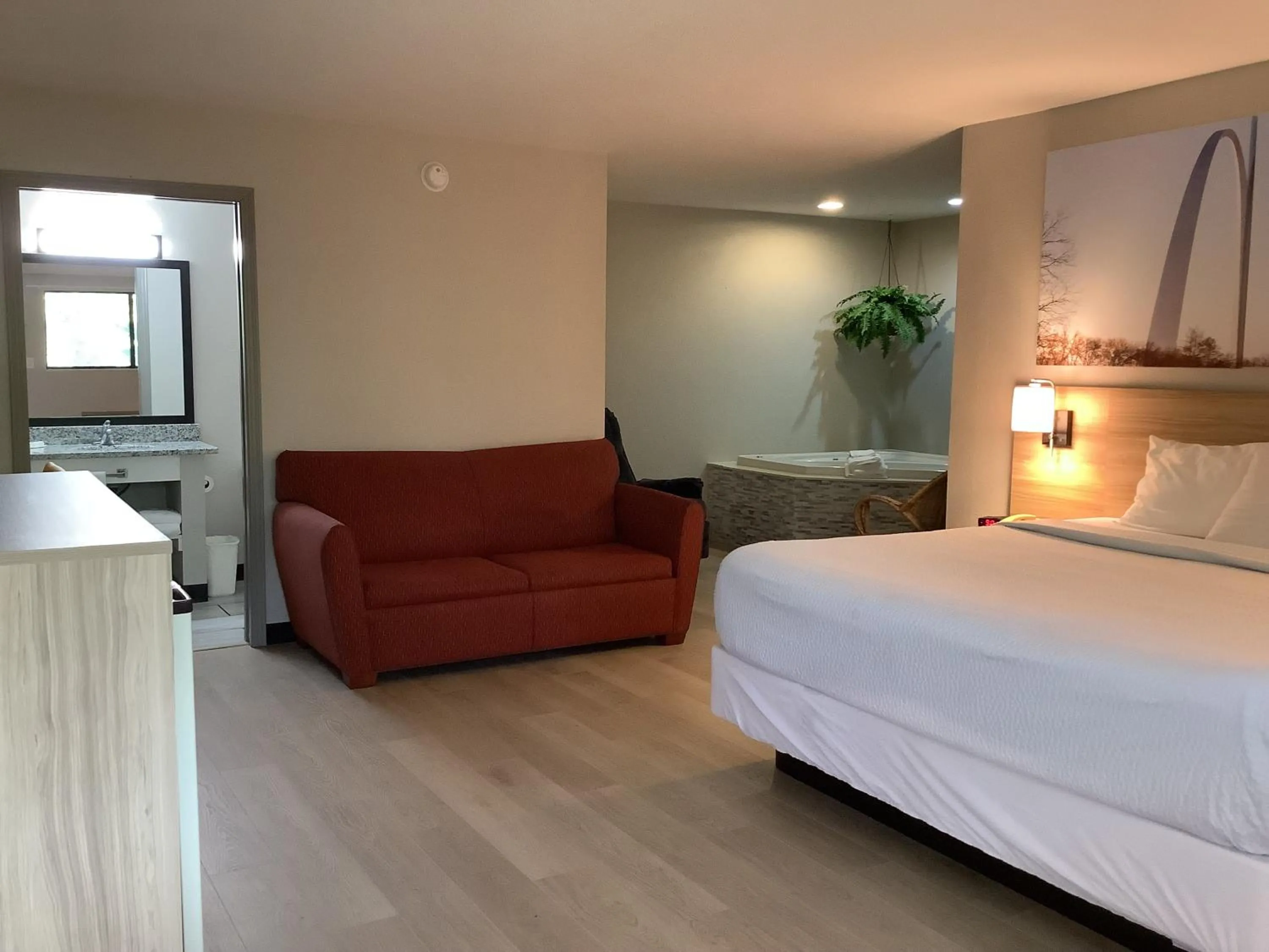 Bedroom, Bed in Days Inn by Wyndham Kingdom City