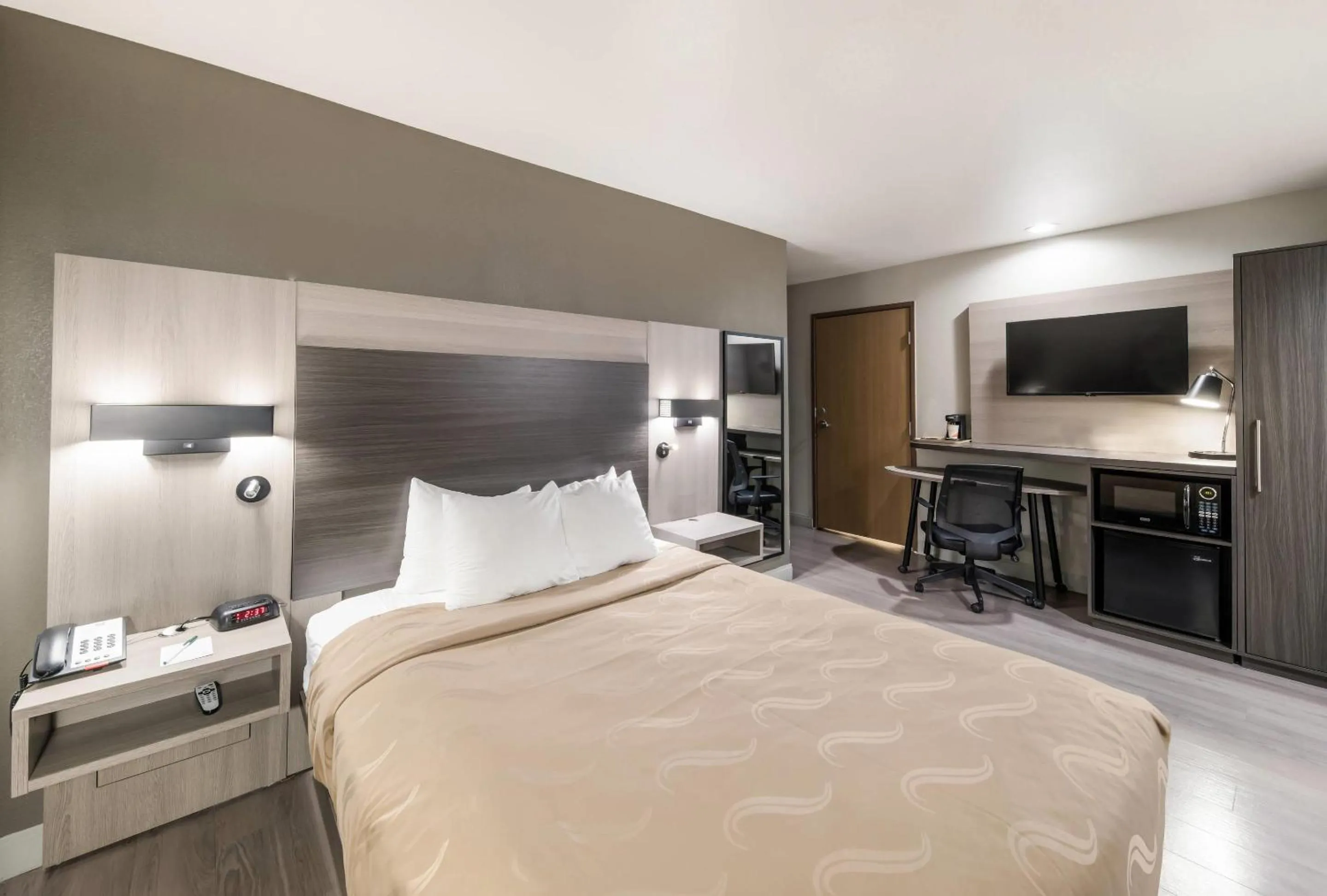 Bedroom, Bed in Quality Inn & Suites North Mesquite I-30