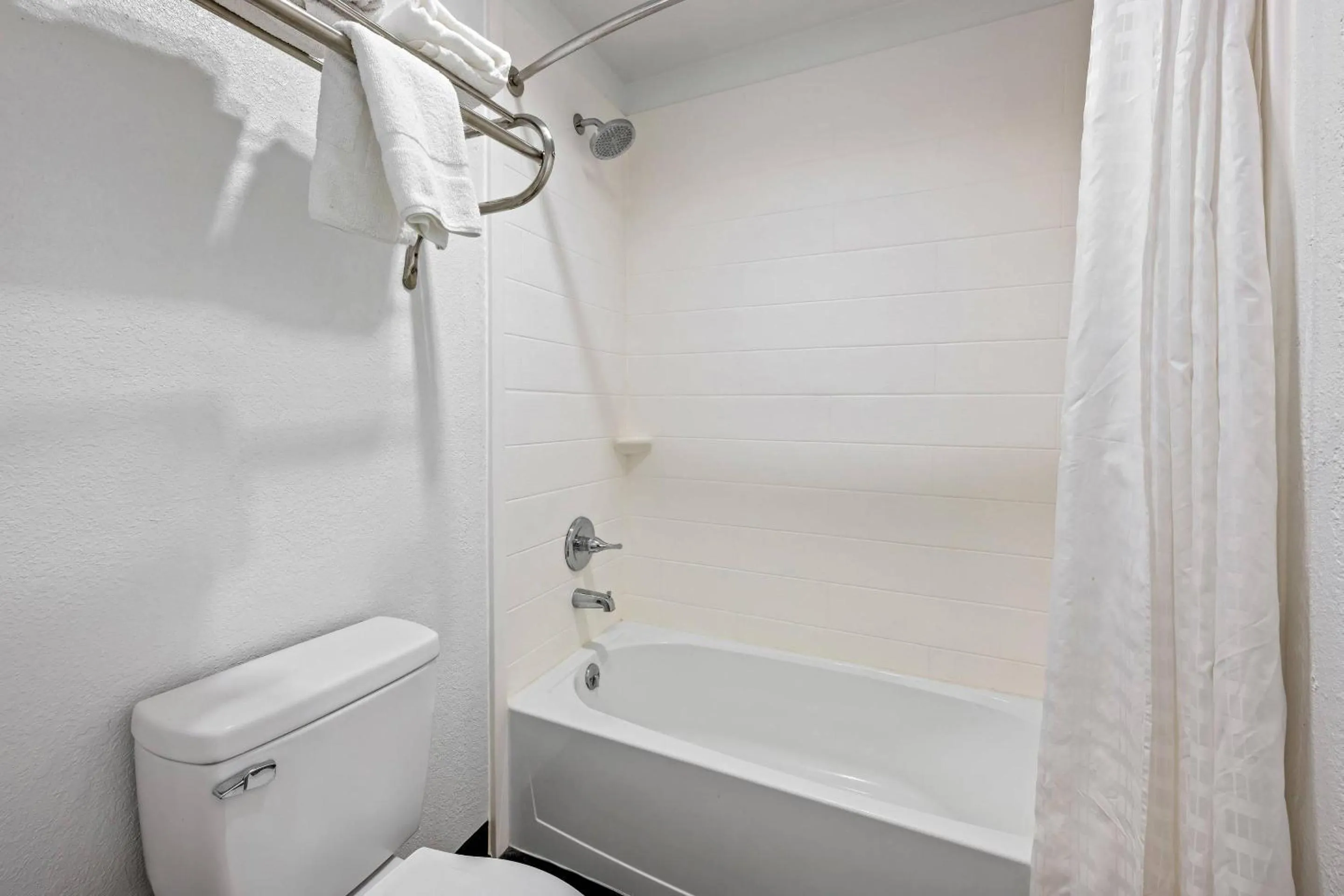 Bedroom in Rodeway Inn Carlsbad Caverns Area