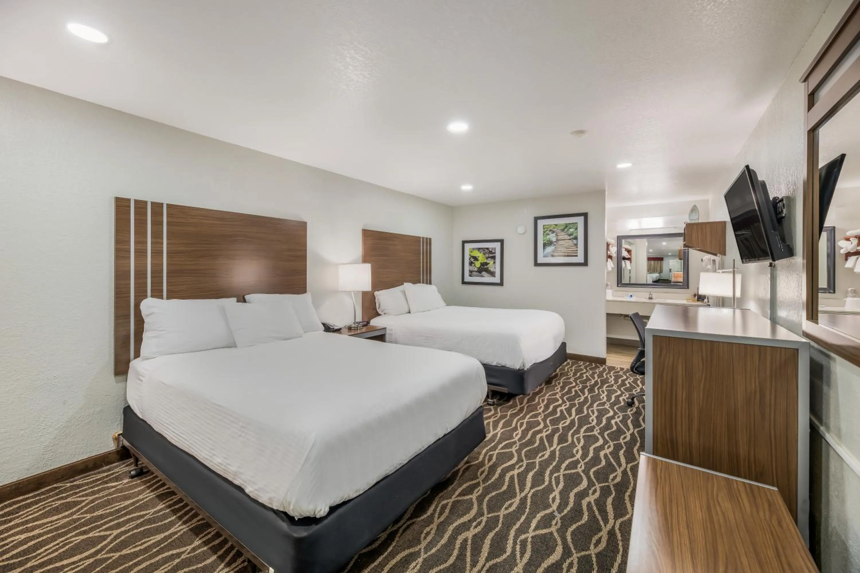 Photo of the whole room, Bed in National Parks Inn