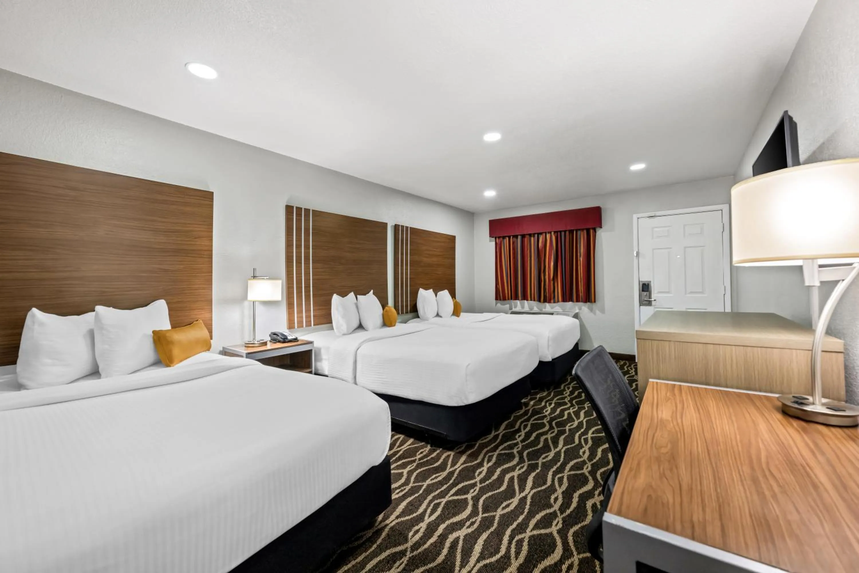 Photo of the whole room, Bed in Rodeway Inn Carlsbad Caverns Area