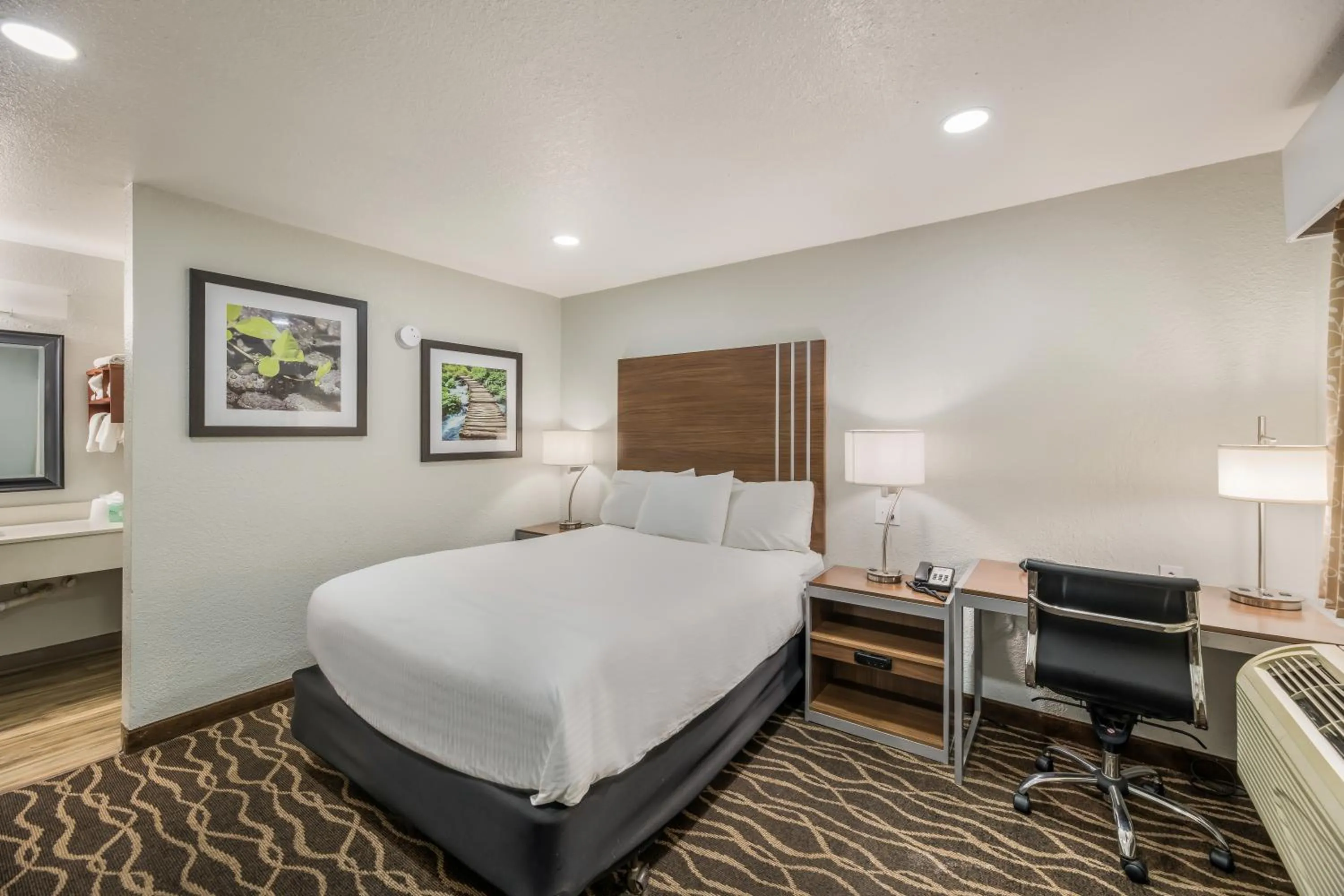 Photo of the whole room, Bed in National Parks Inn