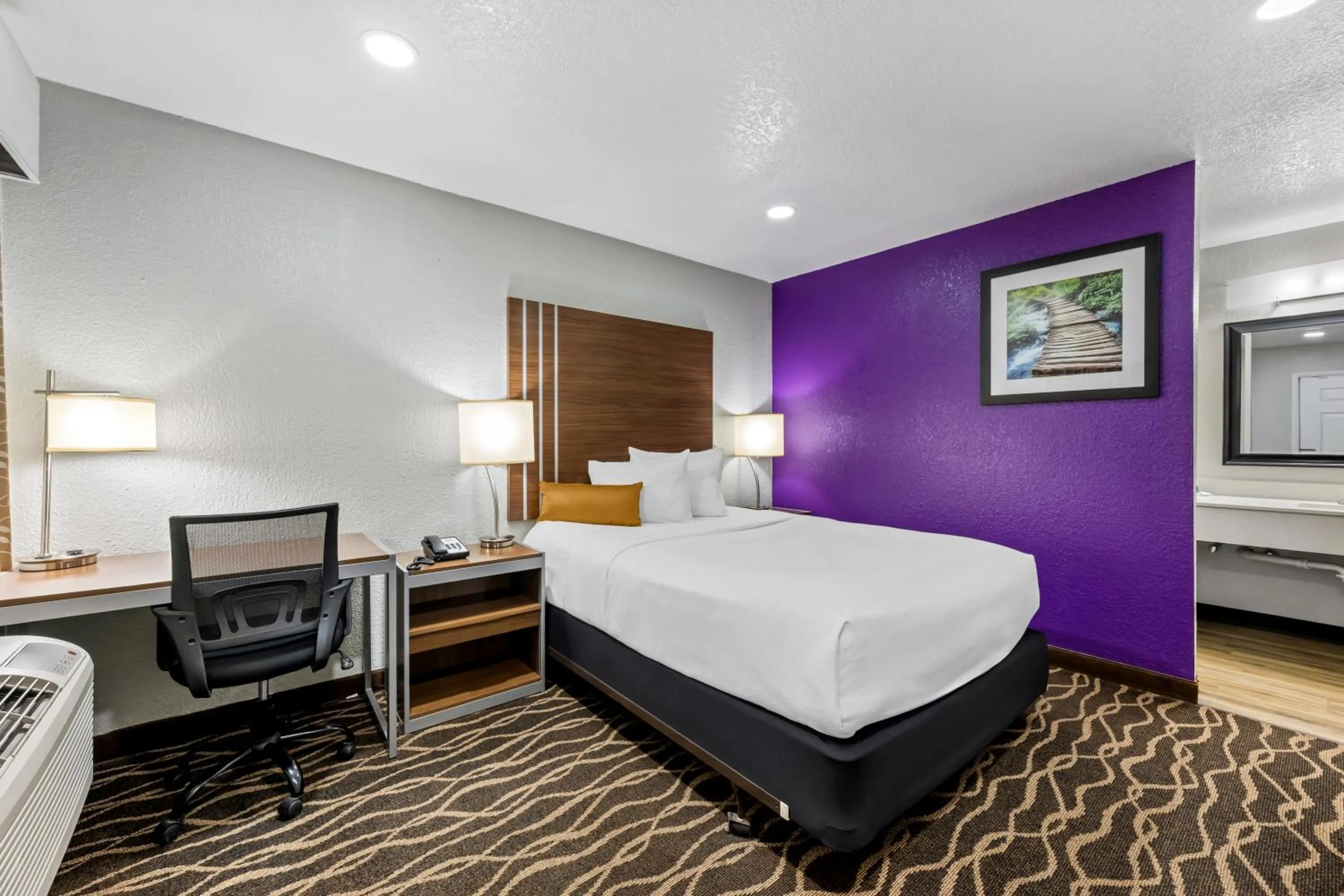 Bed in Rodeway Inn Carlsbad Caverns Area