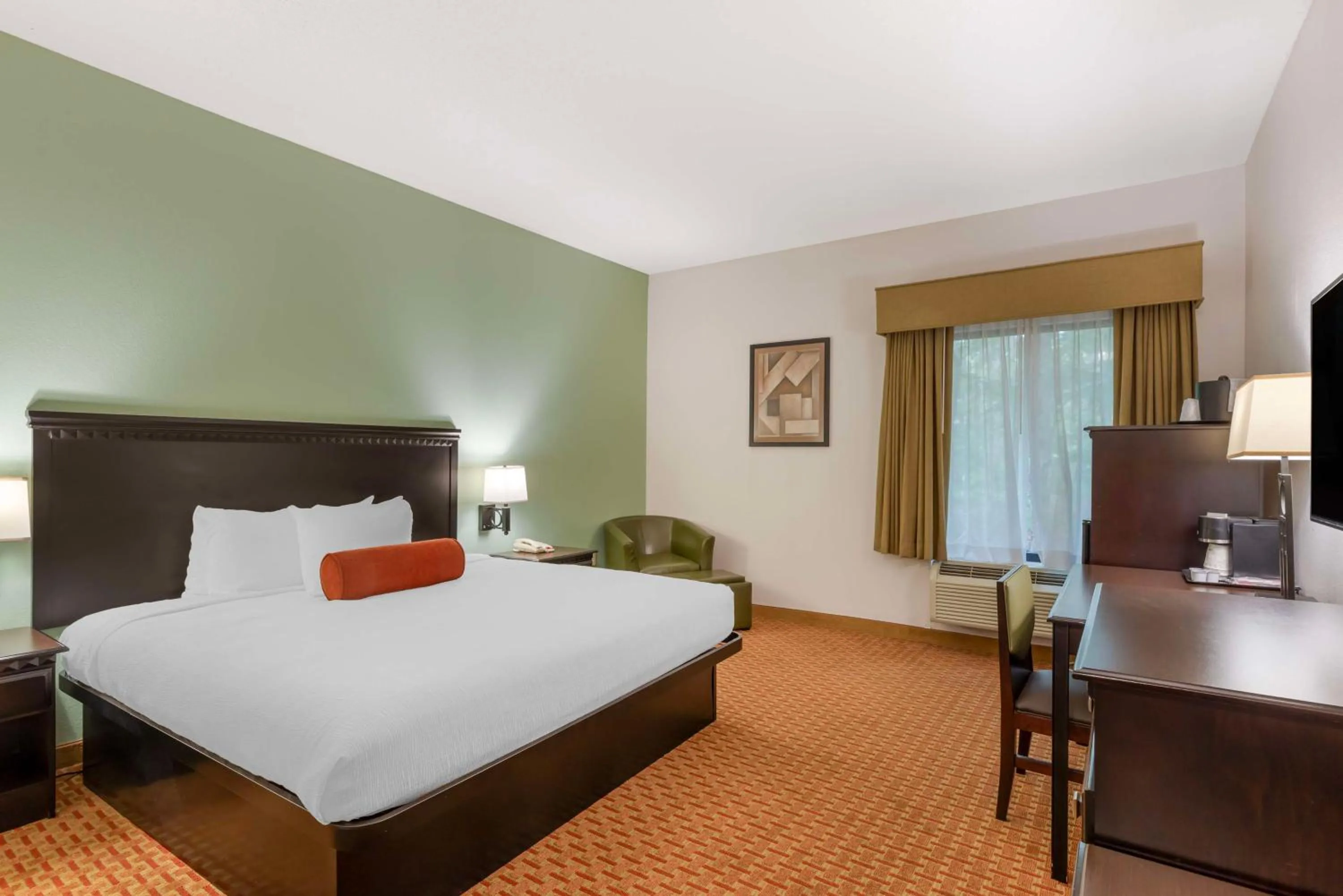 Bedroom, Bed in Best Western Plus Hopewell Inn