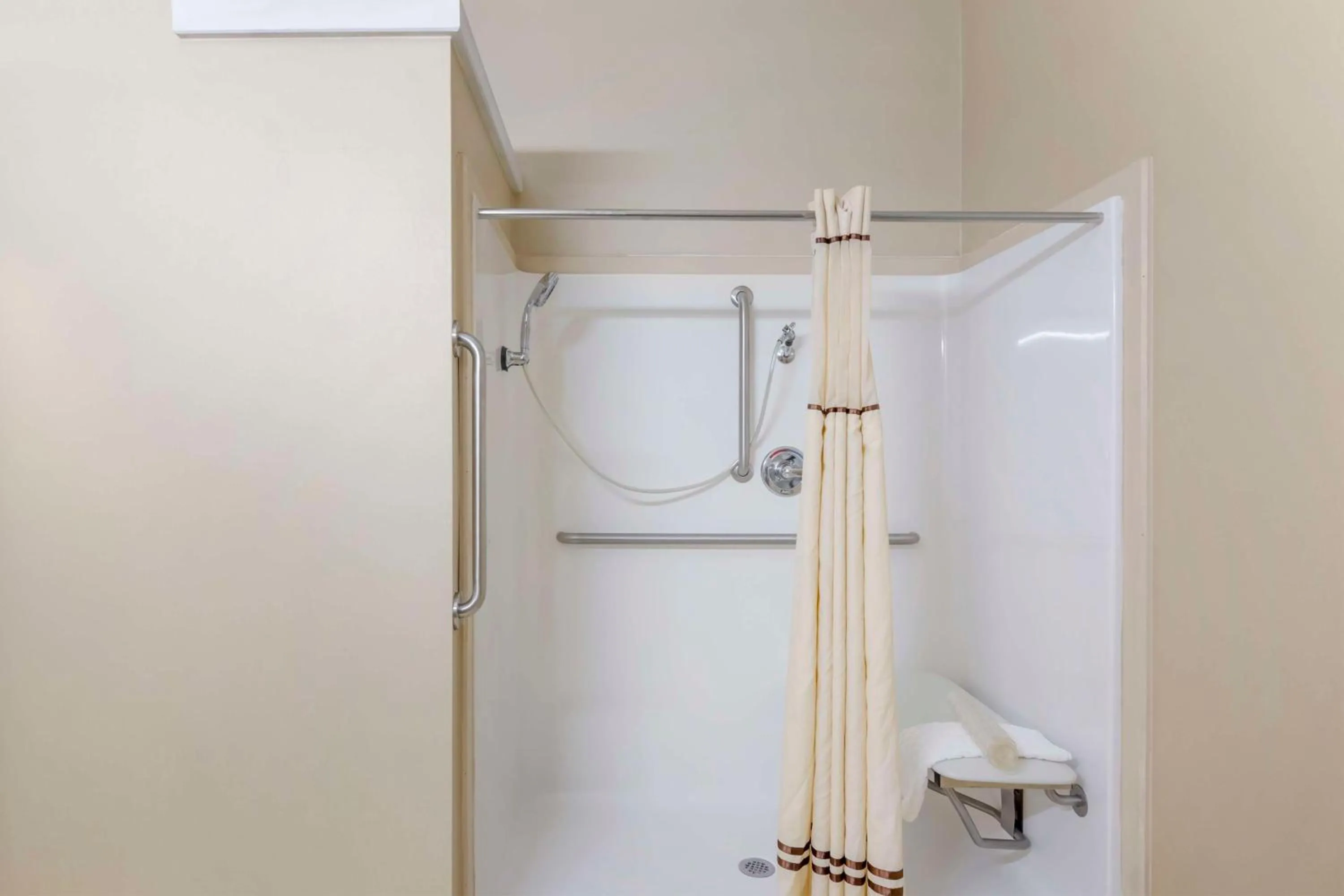 Bathroom in Best Western Plus Hopewell Inn