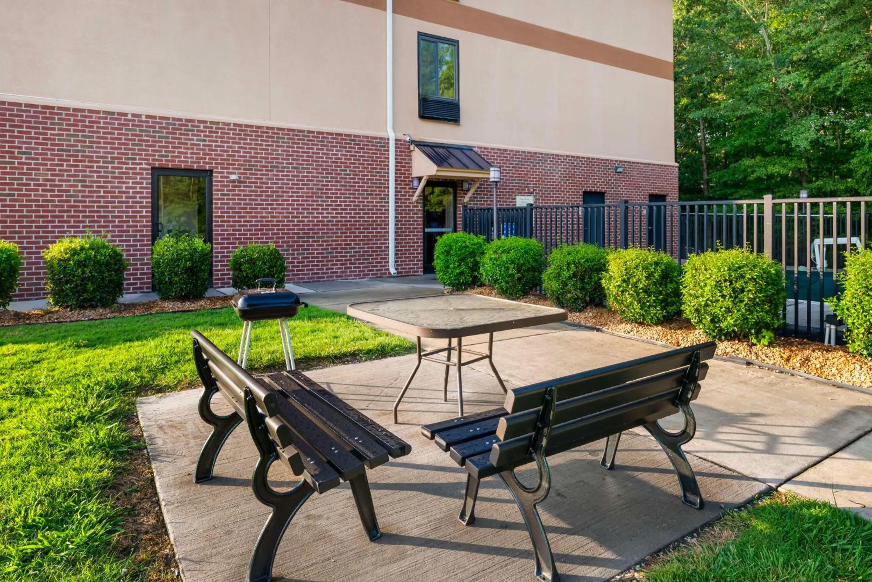 Property building in Best Western Plus Hopewell Inn