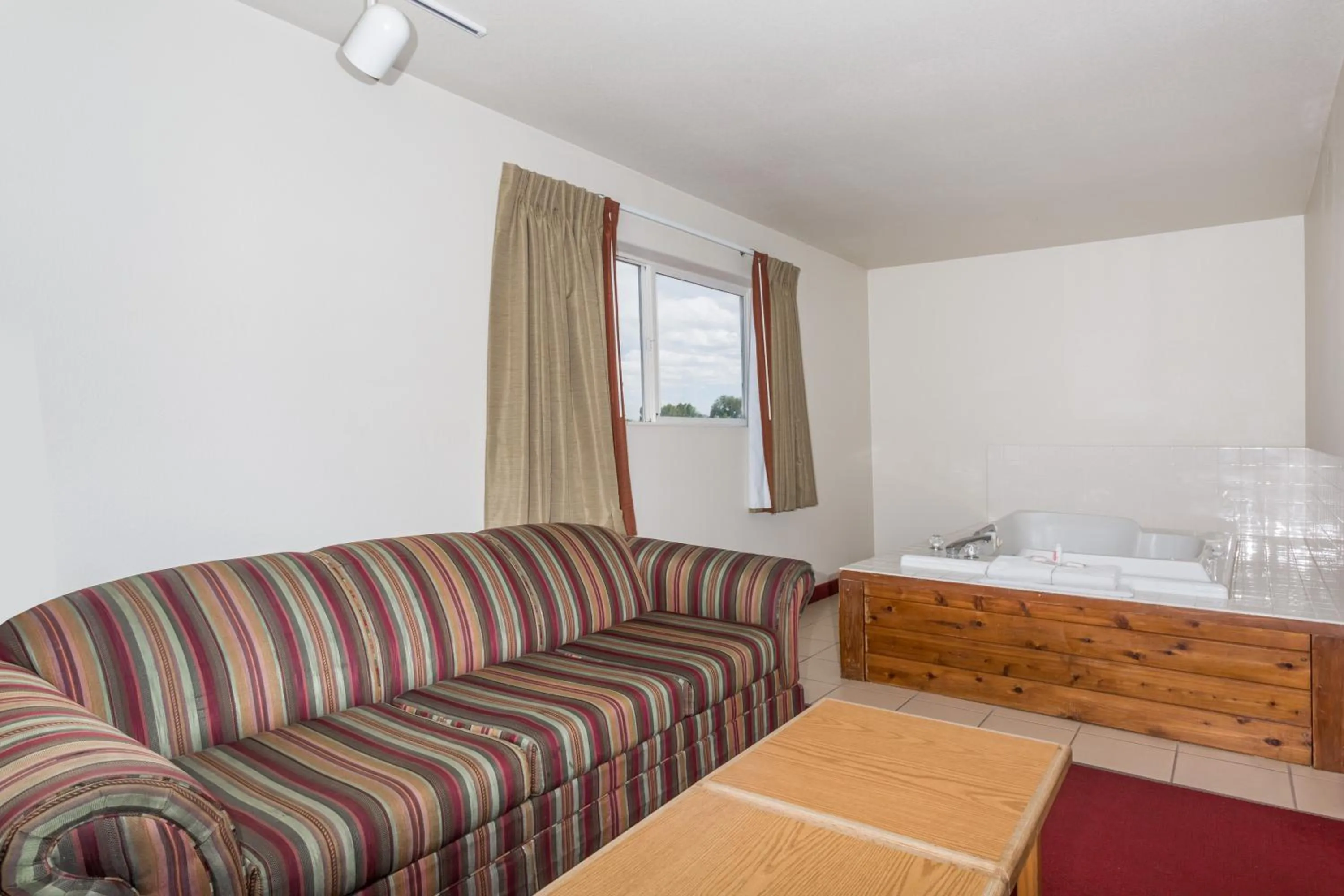 Hot Tub, Bed in Super 8 by Wyndham Fruita