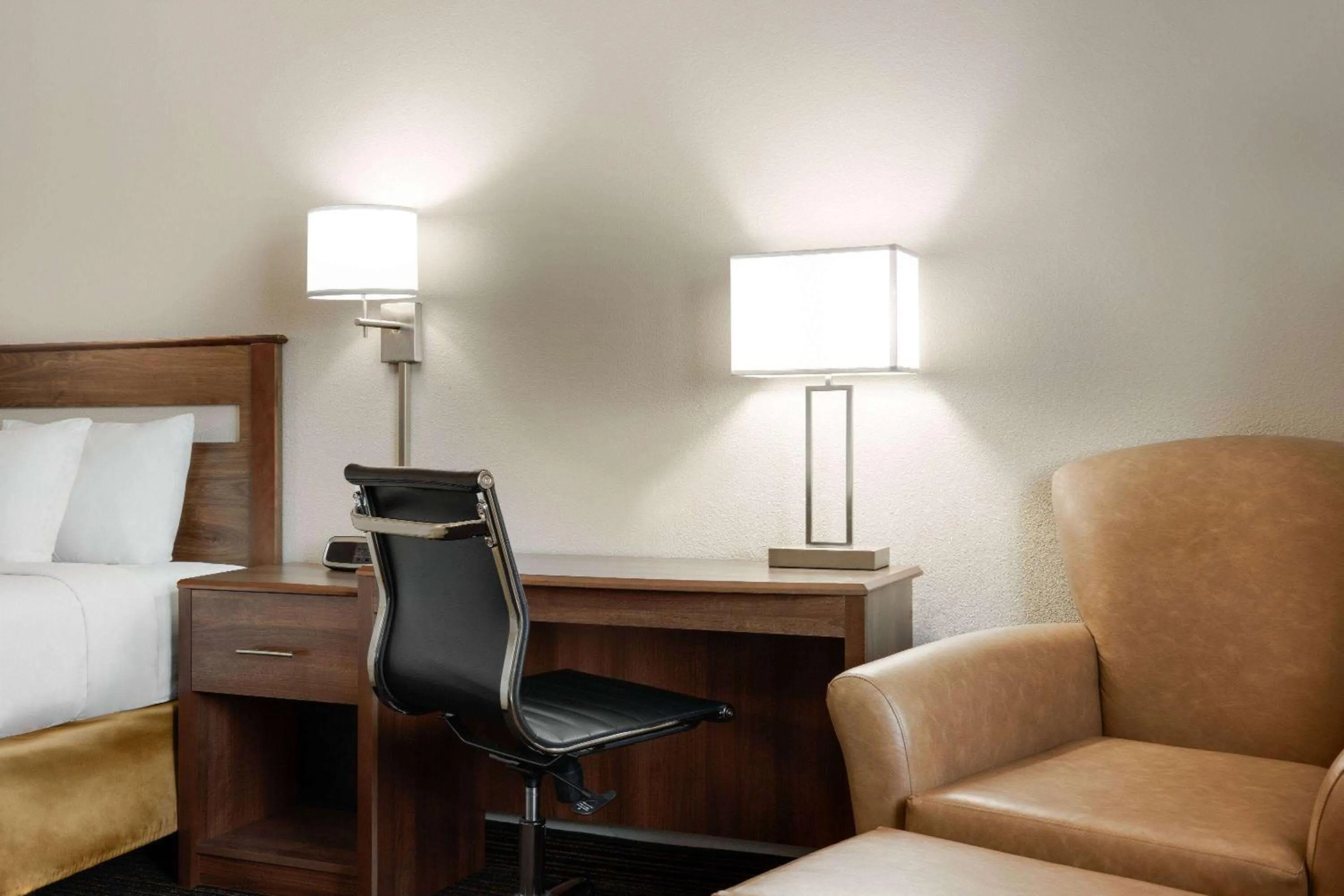 Photo of the whole room, Bed in Travelodge by Wyndham Vaughn