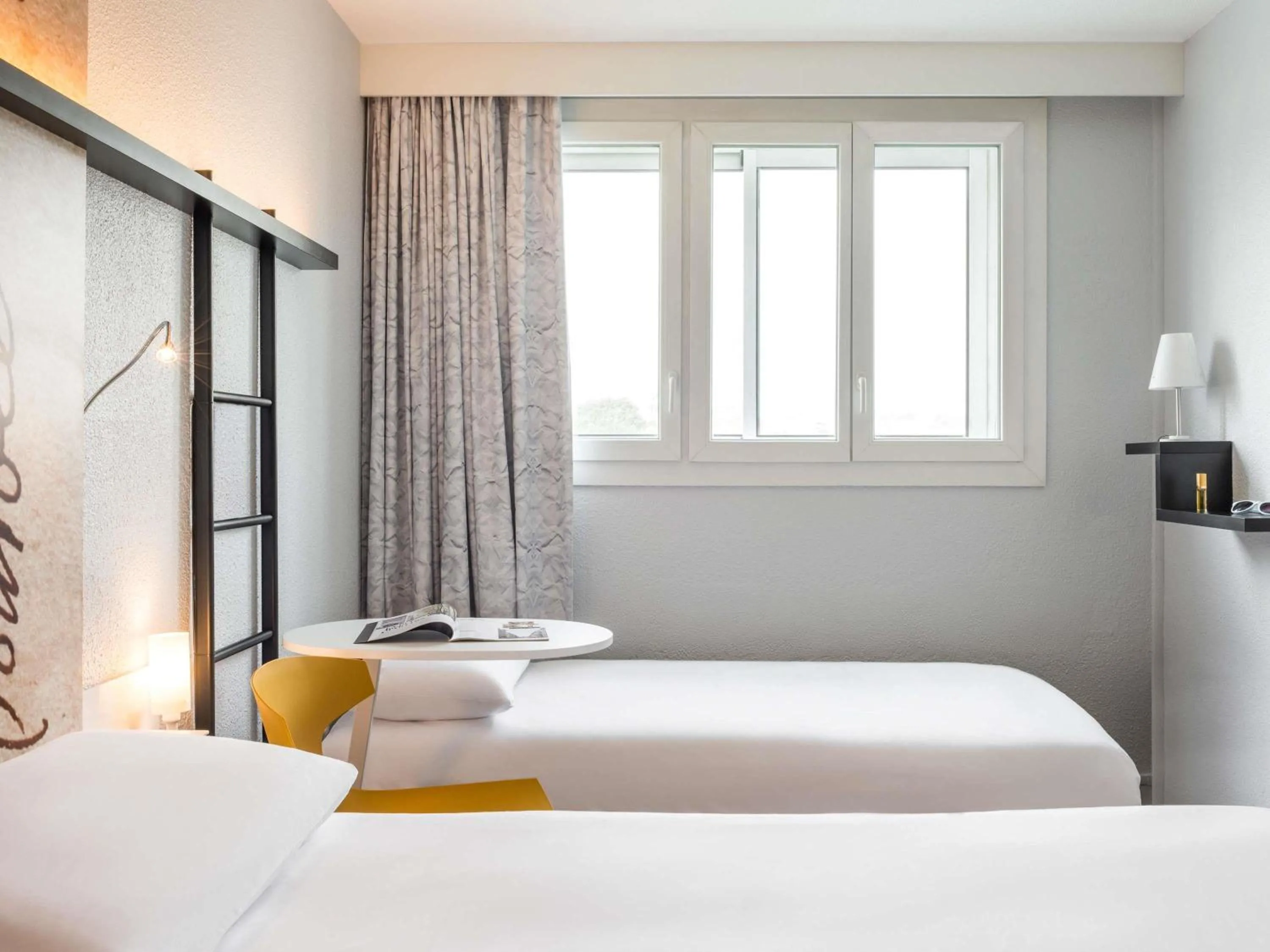 Bedroom, Bed in ibis Styles Meaux Centre