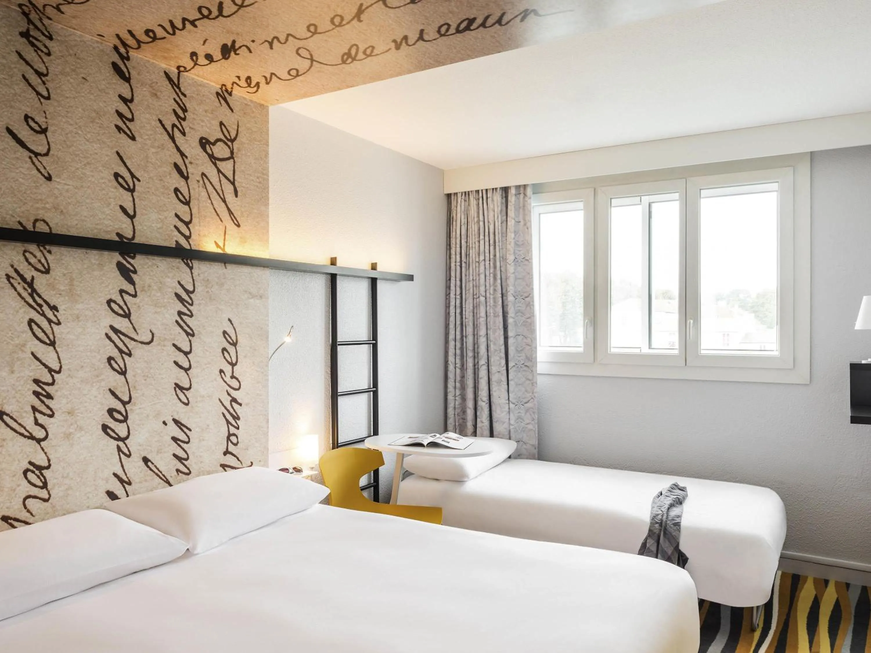 Bedroom, Bed in ibis Styles Meaux Centre