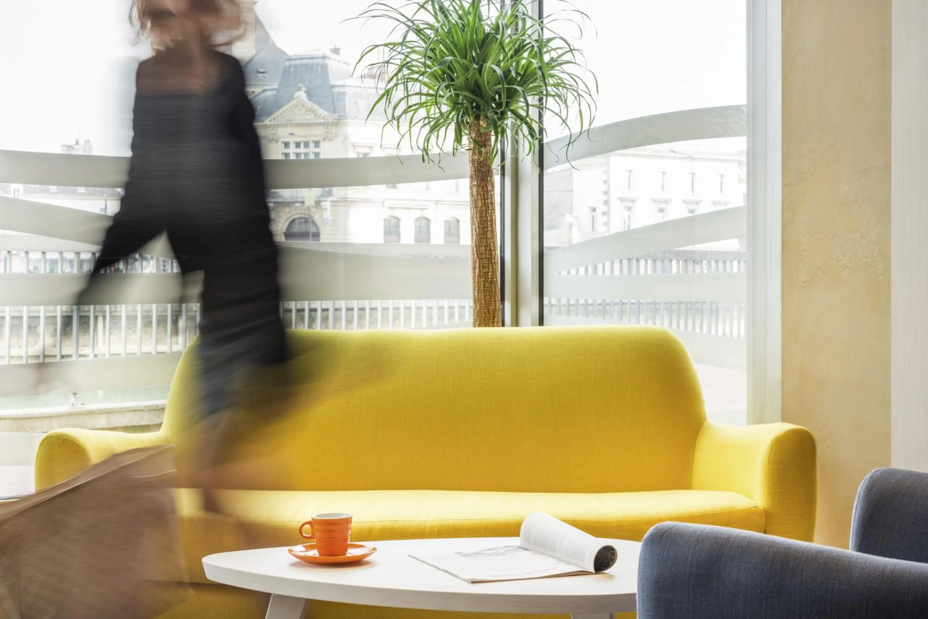 Communal lounge/ TV room in ibis Styles Meaux Centre