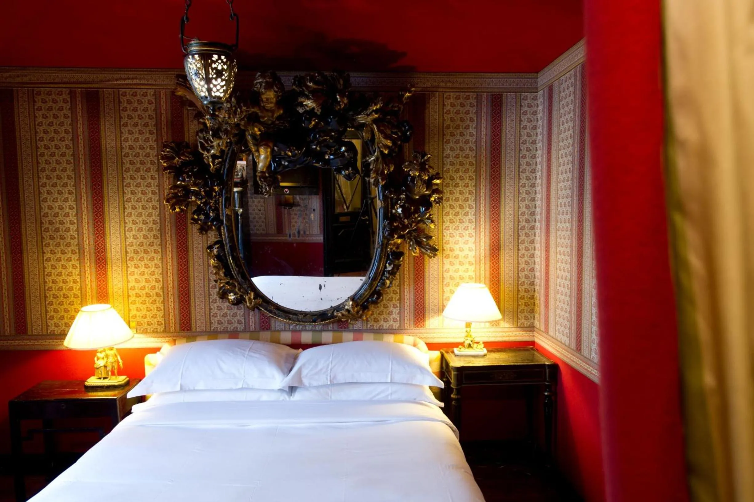 Bed in L'Hôtel