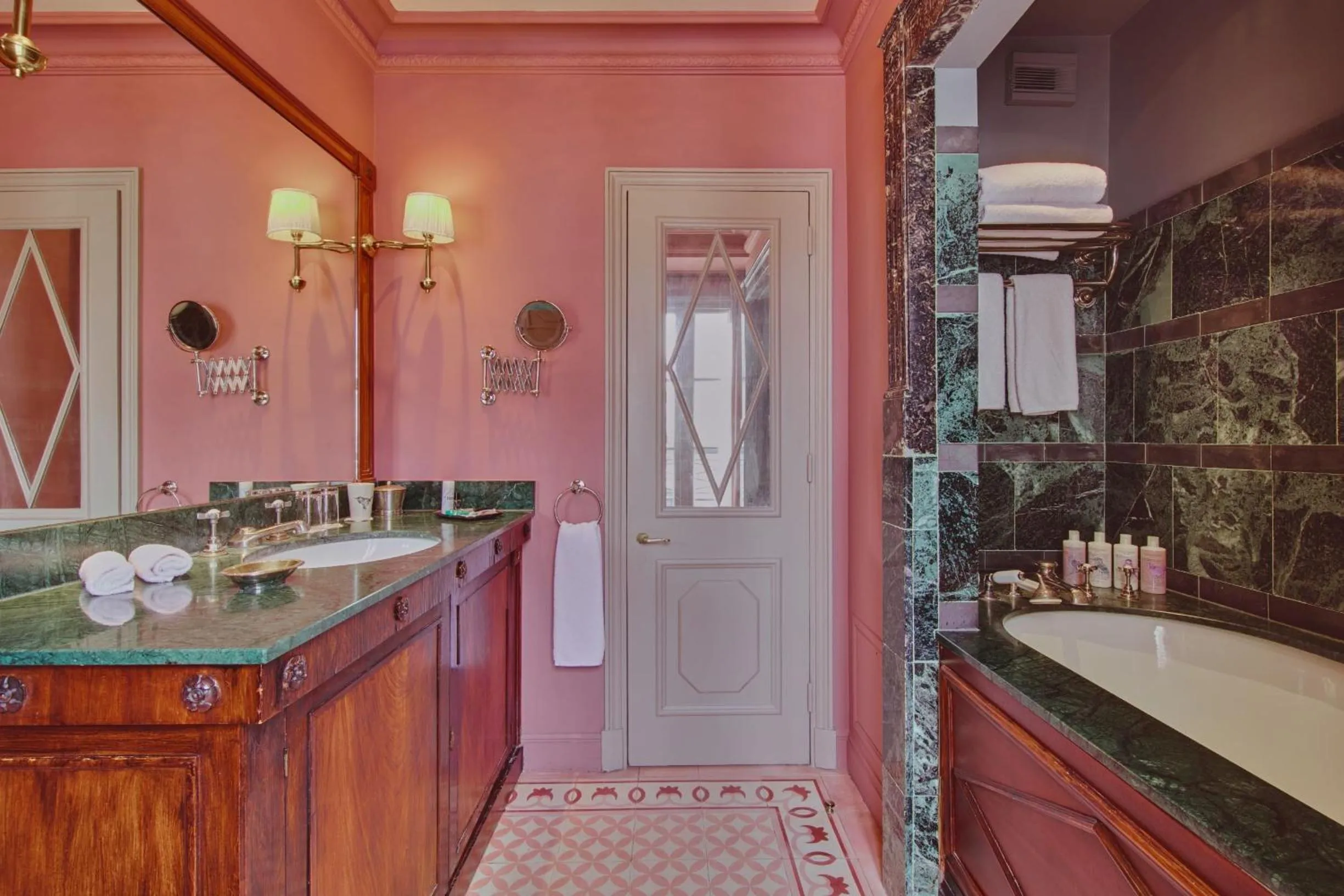 Bathroom in L'Hôtel