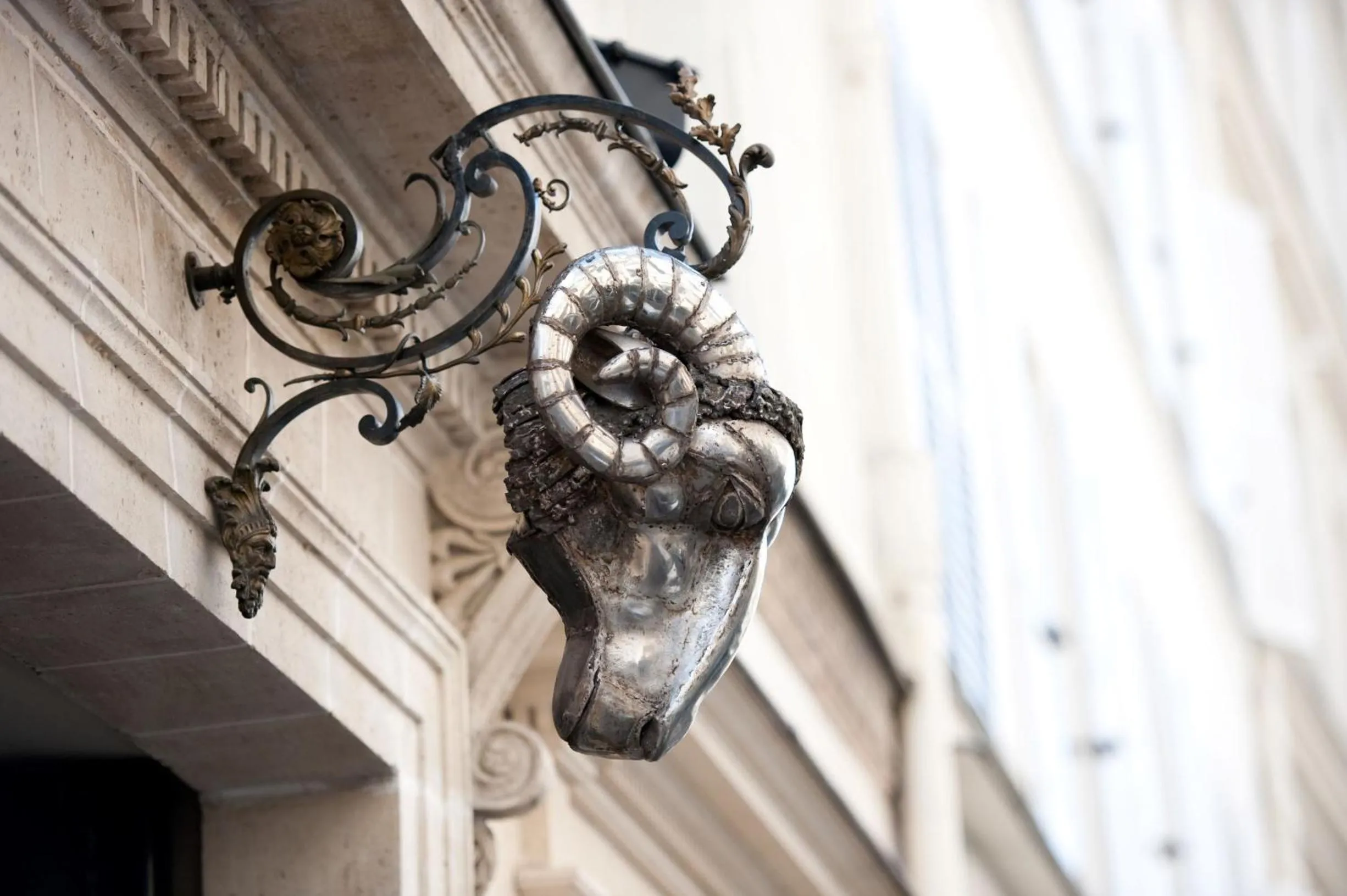 Property building in L'Hôtel