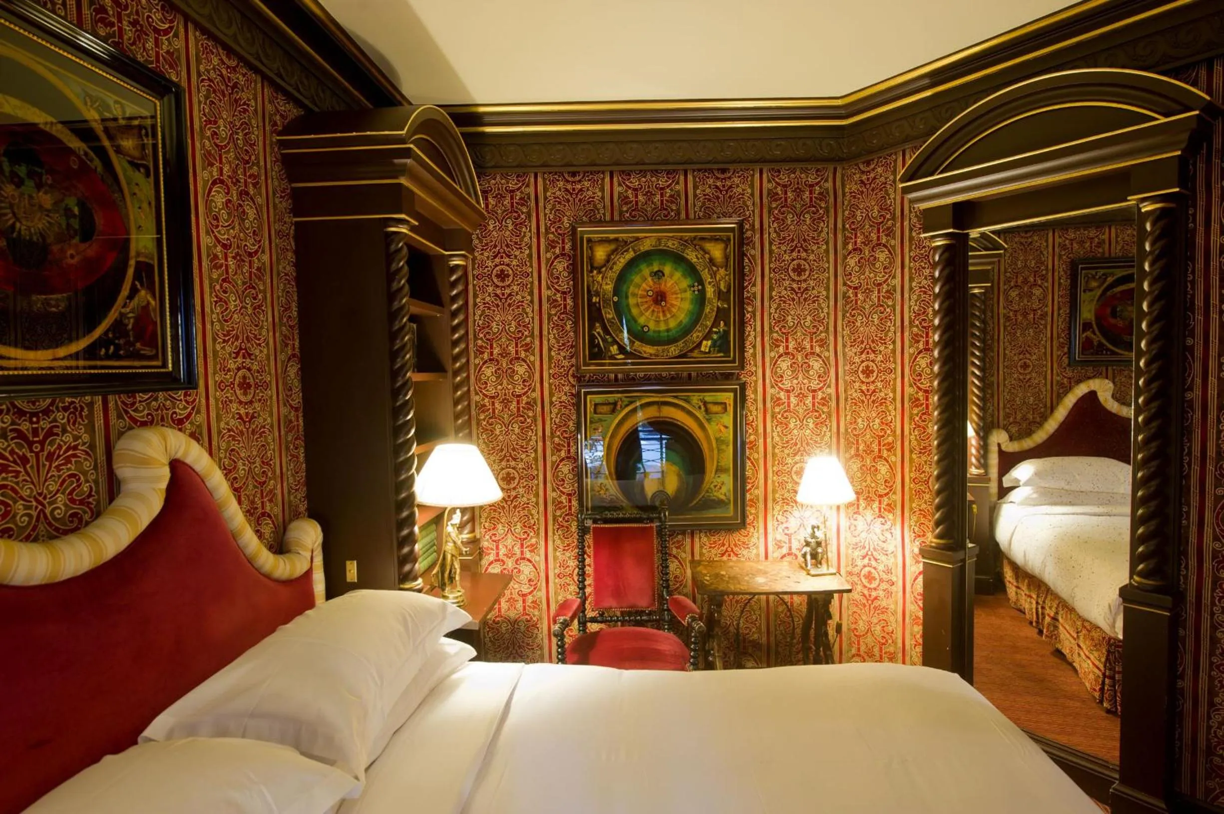 Bed in L'Hôtel