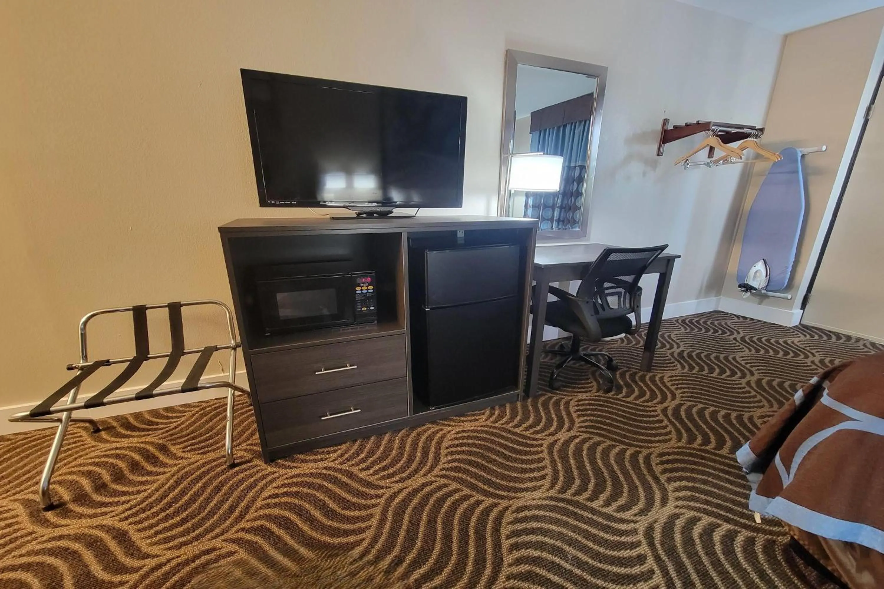 Photo of the whole room in Super 8 by Wyndham Marion NC