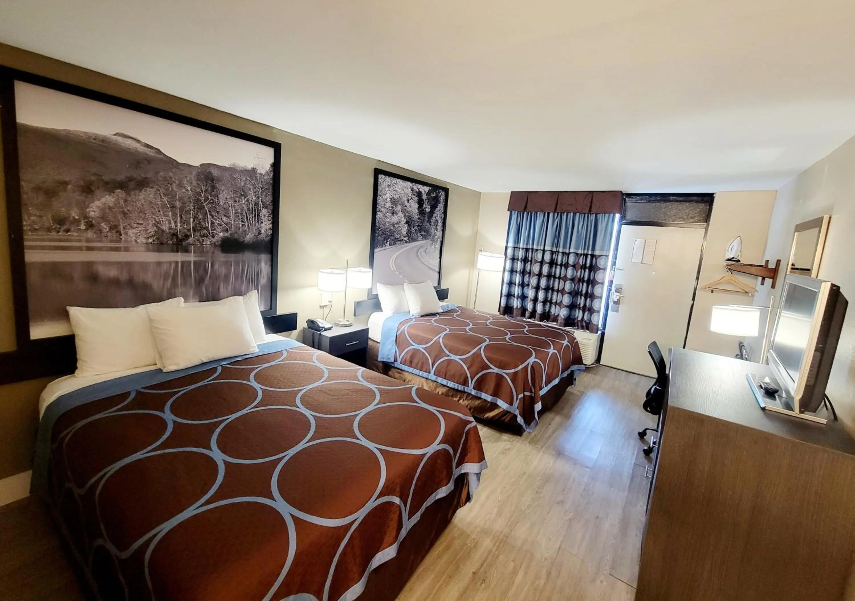 Photo of the whole room in Super 8 by Wyndham Marion NC