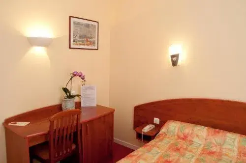 Twin Room (2 single beds) With Balcony in Le Robinson Twin Room (2 single beds) With Balcony in Le Robinson