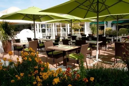 Restaurant/places to eat in Le Robinson