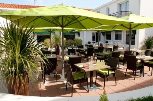 Restaurant/places to eat in Le Robinson