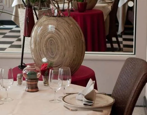 Restaurant/places to eat in Le Robinson