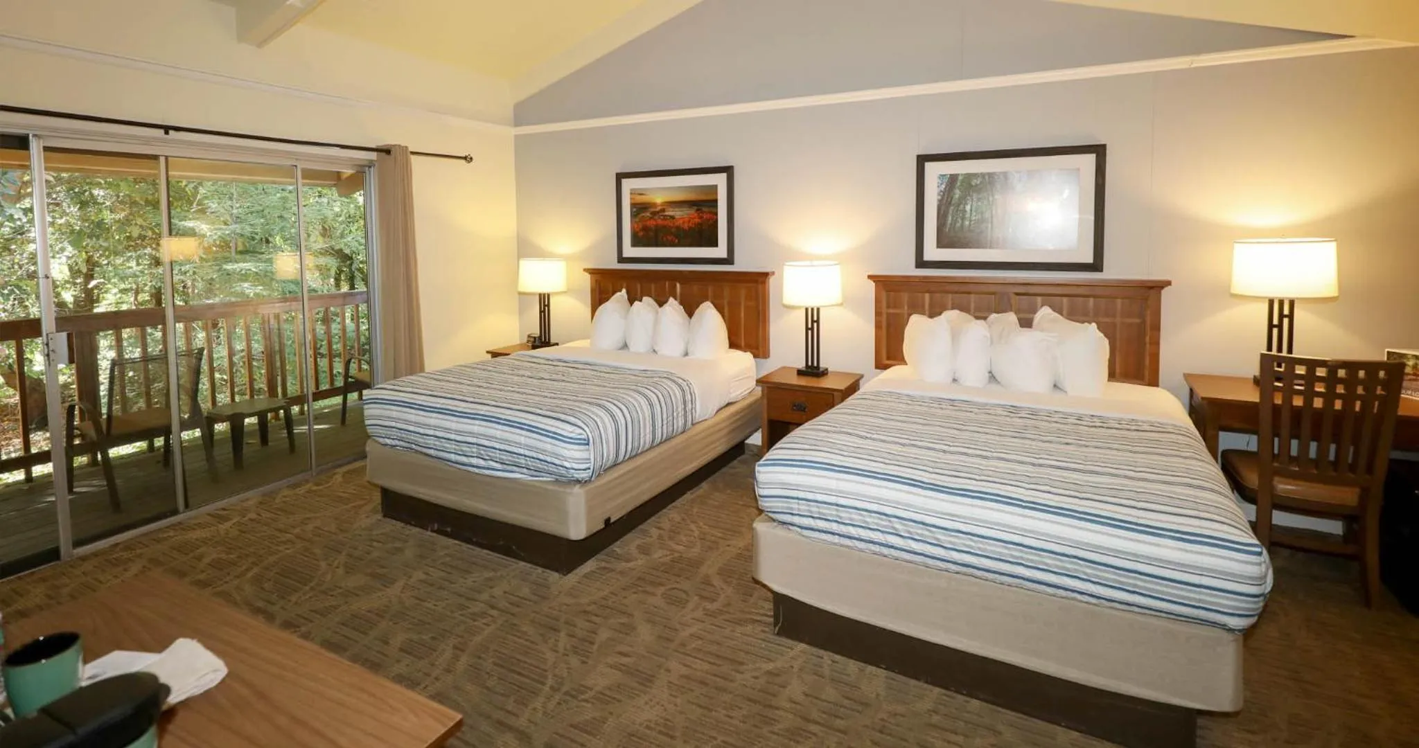 Patio, Bed in Big Sur Lodge