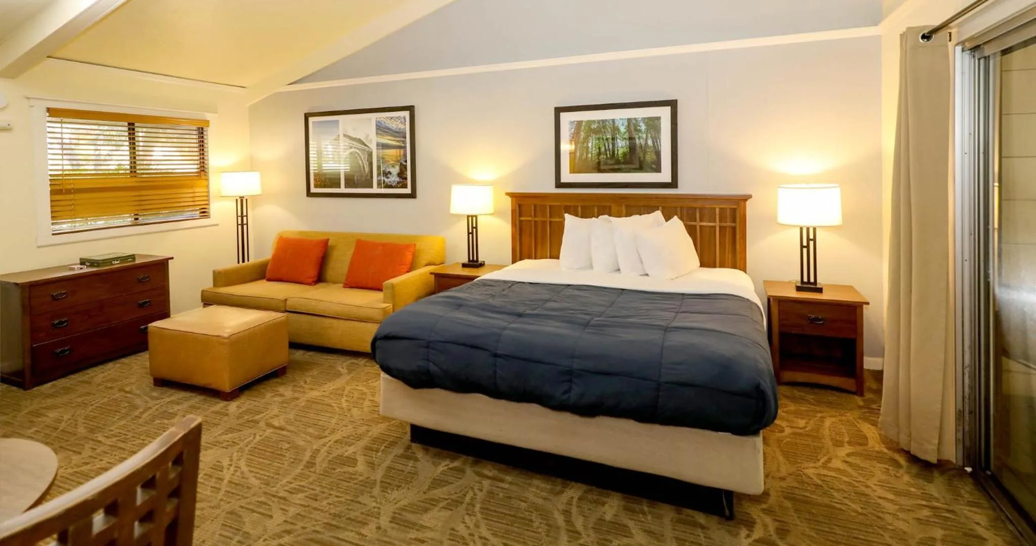 Patio, Bed in Big Sur Lodge