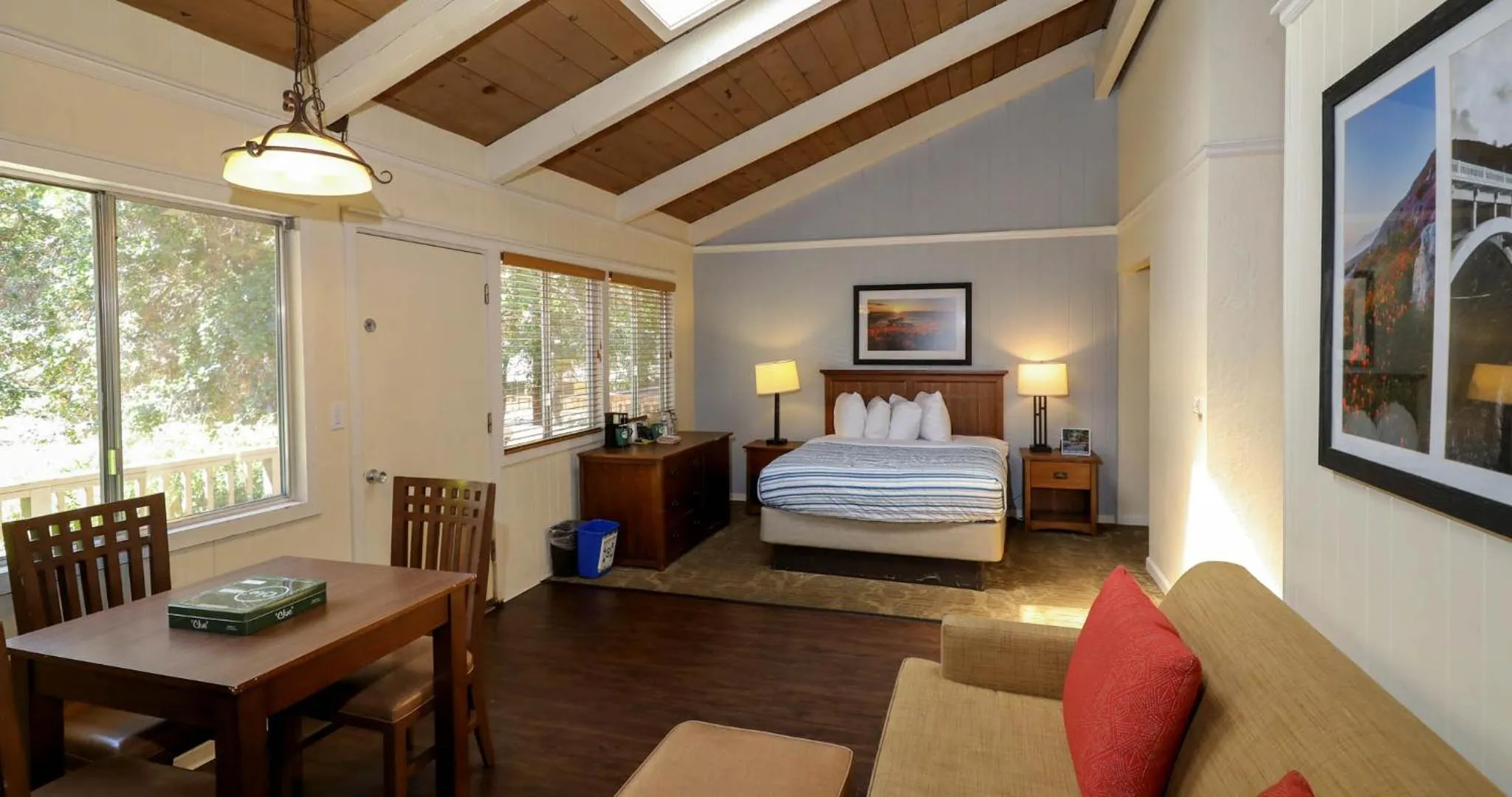 Living room, Bed in Big Sur Lodge