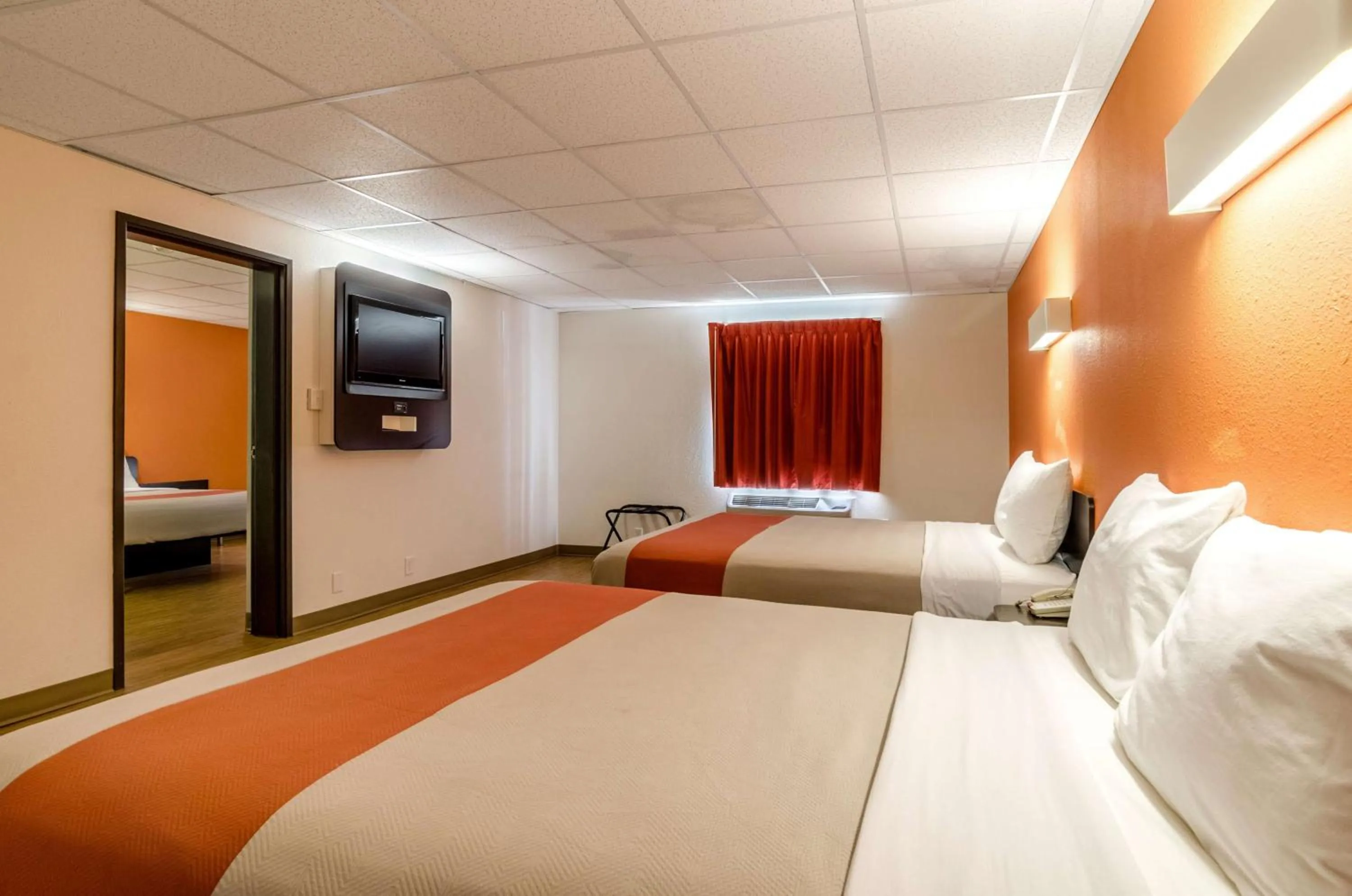 TV and multimedia, Bed in Motel 6-York, NE