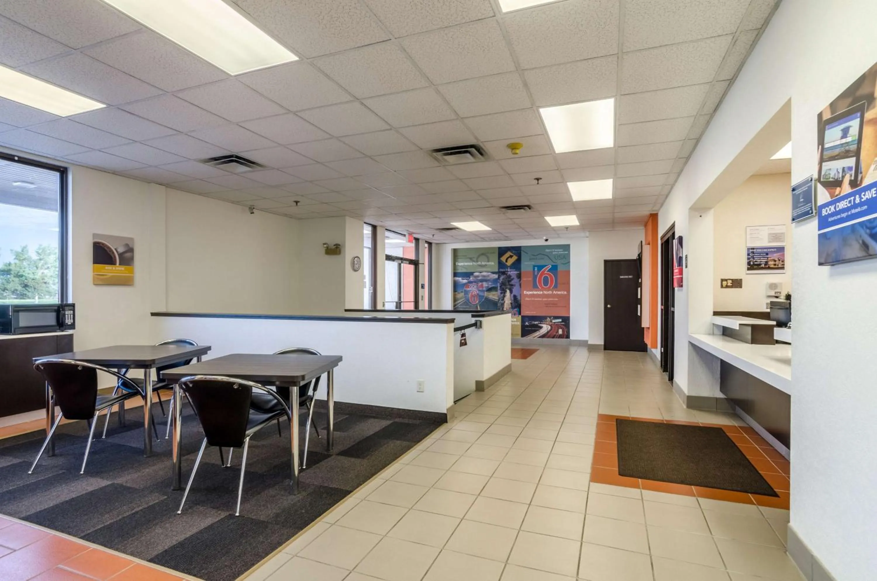 Communal lounge/ TV room in Motel 6-York, NE