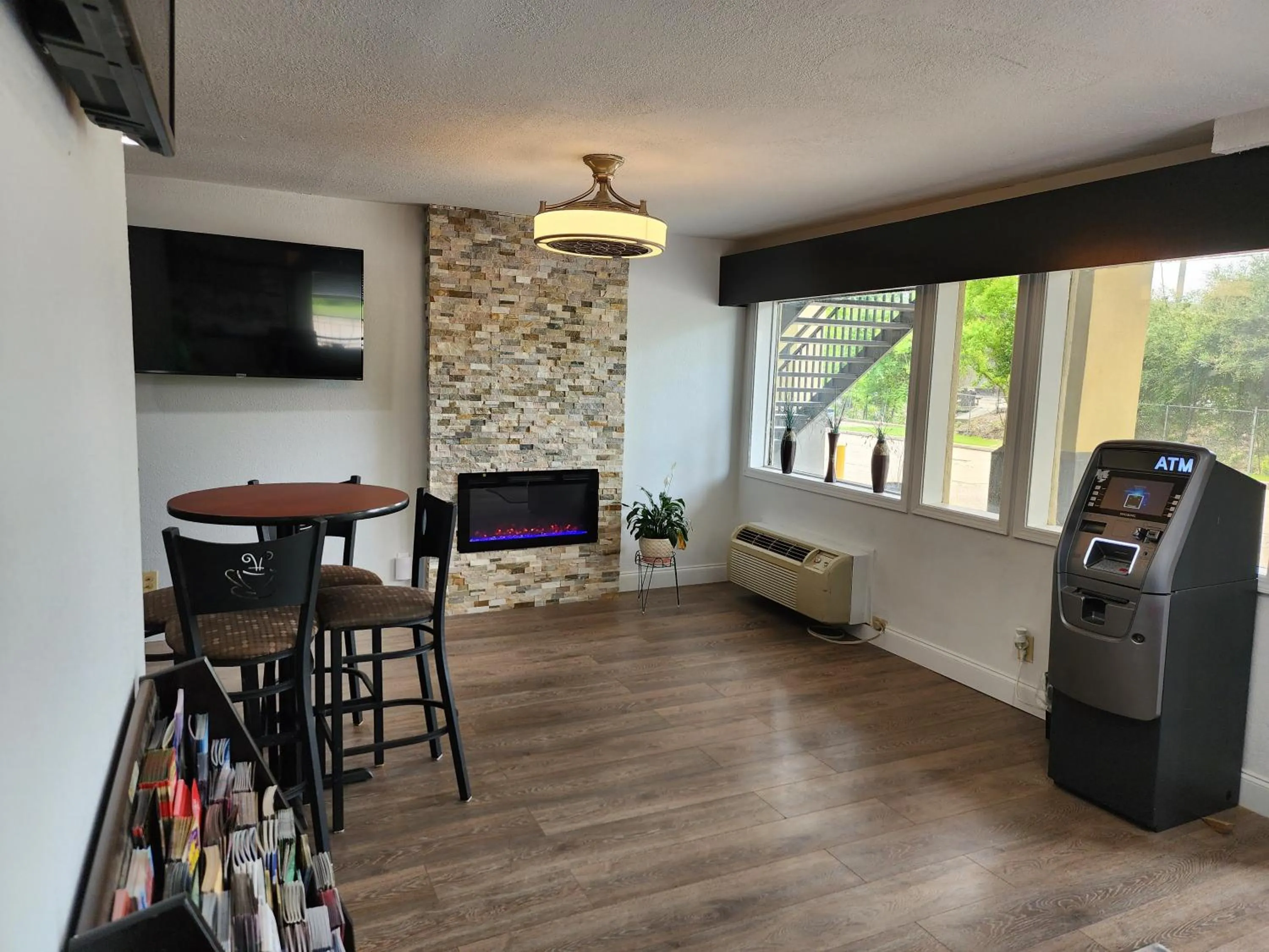 TV and multimedia in Super 8 by Wyndham Shreveport