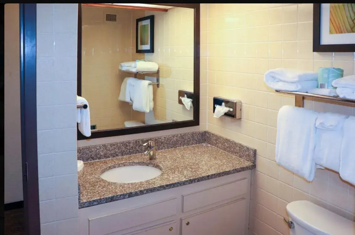 King Room with Tub - Disability Access/Non Smoking in Mustang Inn King Room with Tub - Disability Access/Non Smoking in Mustang Inn