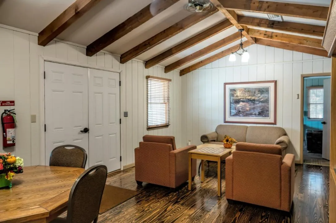 POSTOAK Lodge and Retreat