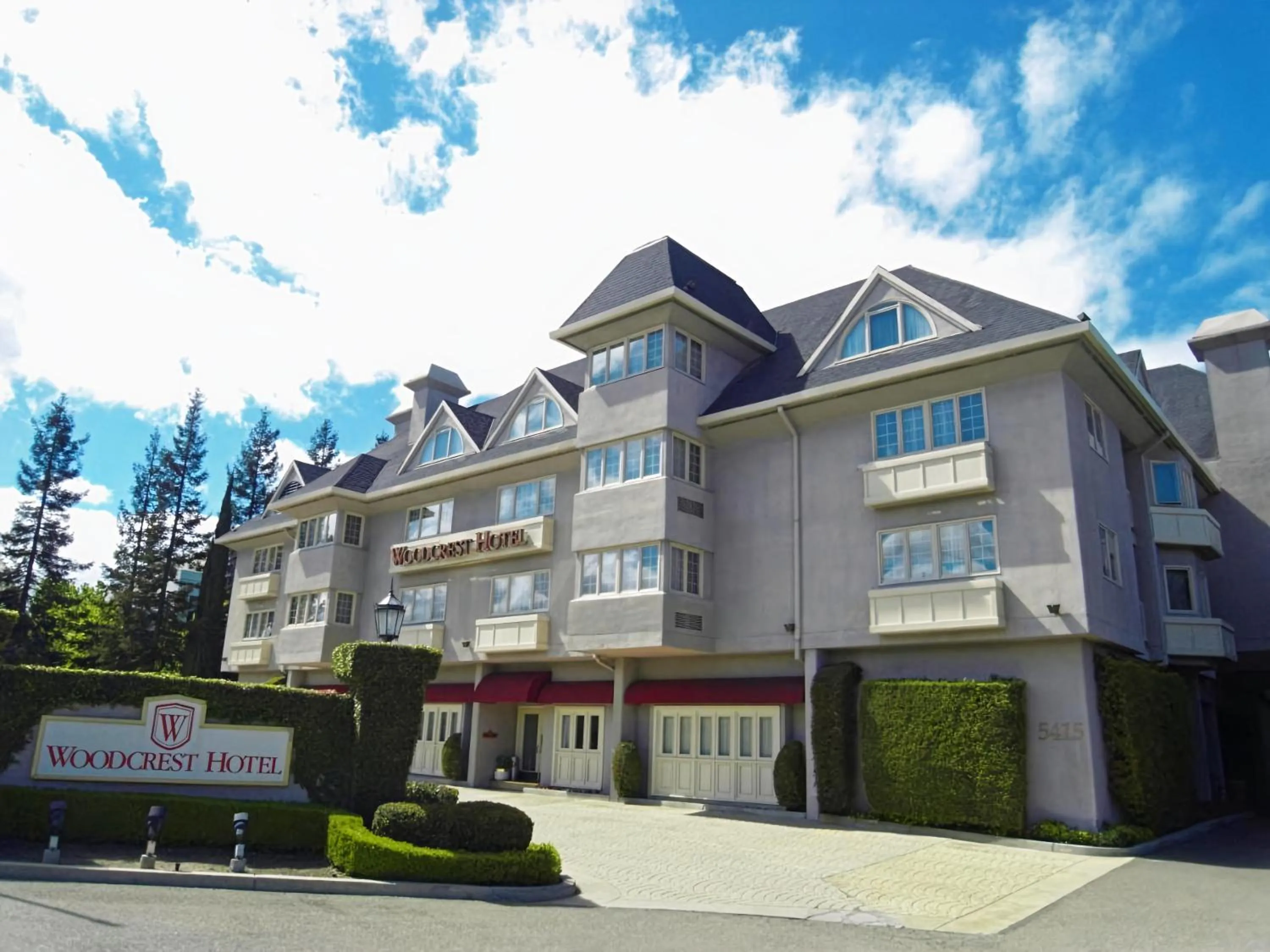 Facade/entrance in Woodcrest Hotel Cupertino