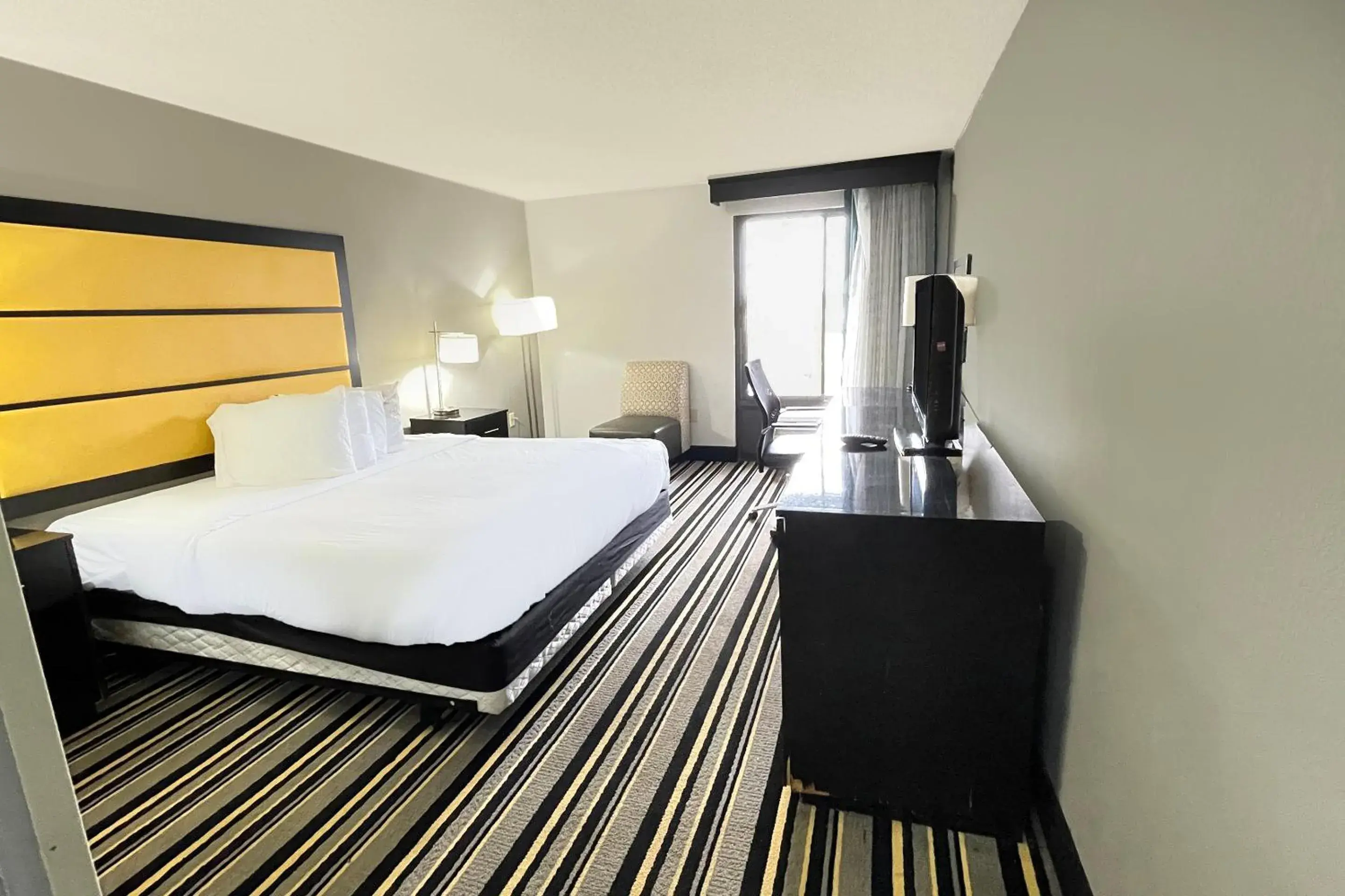 King Bed Non-Smoking in OYO Townhouse Jackson - Ridgeland King Bed Non-Smoking in OYO Townhouse Jackson - Ridgeland