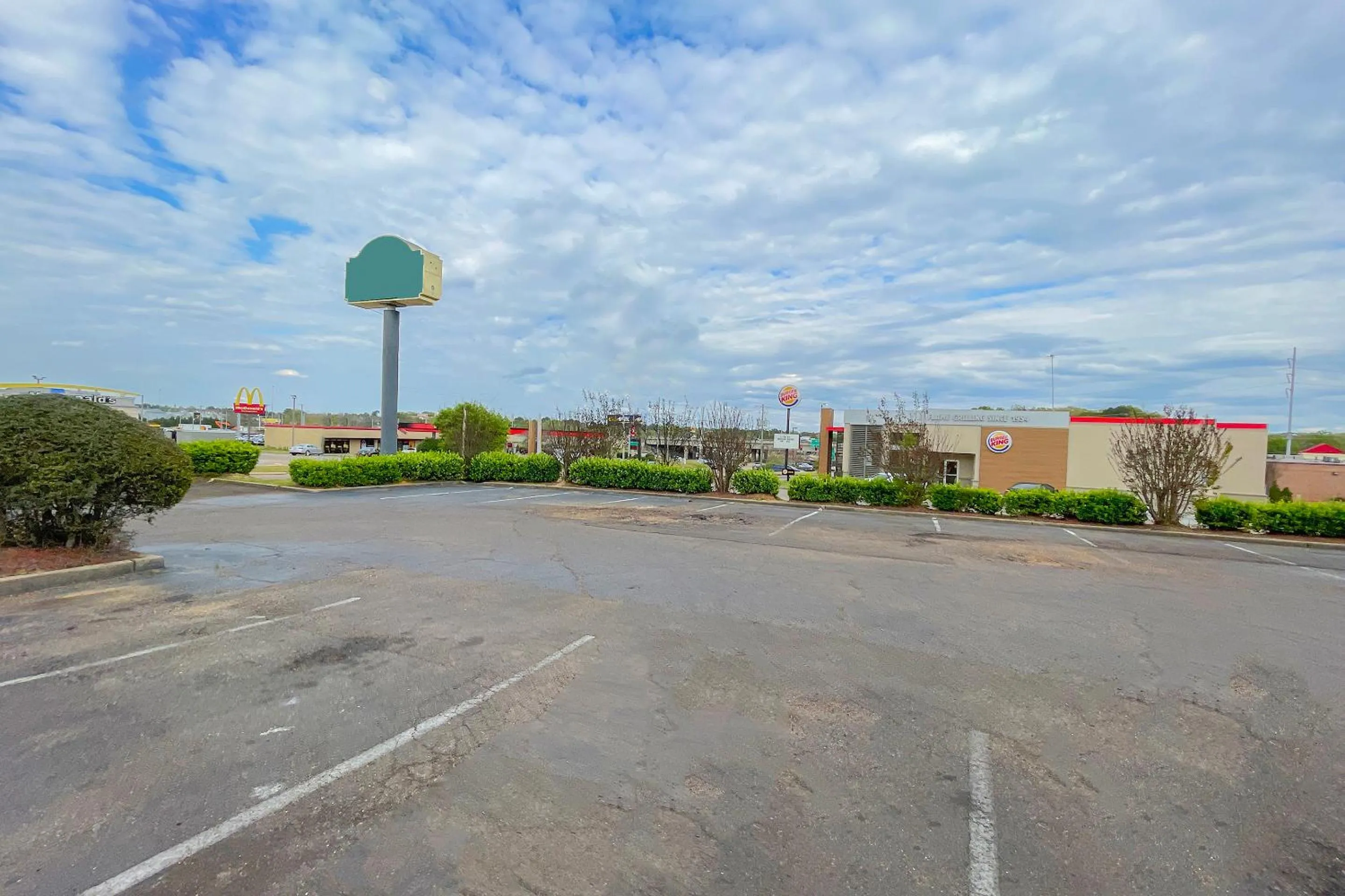 Parking in OYO Townhouse Jackson - Ridgeland