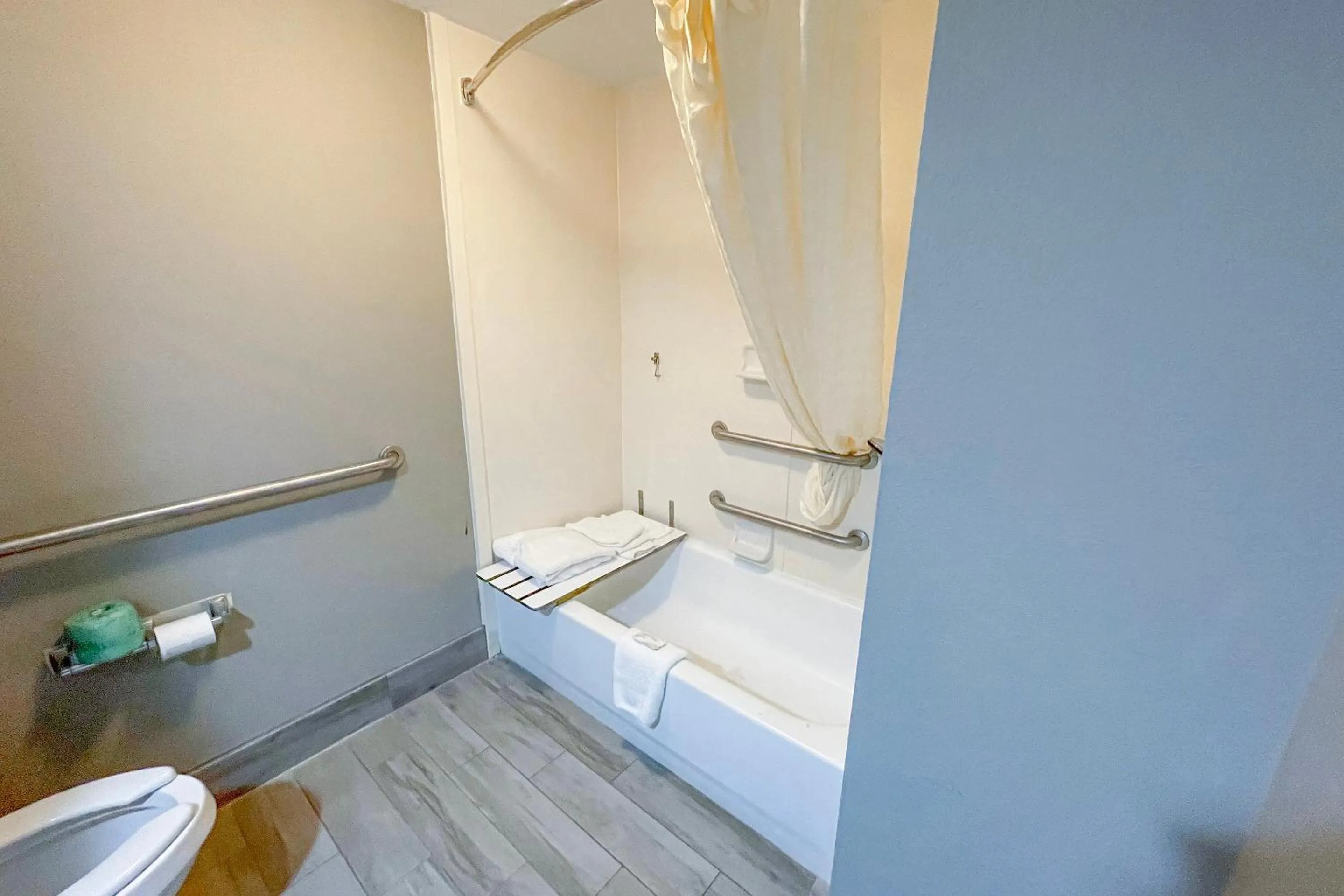 Bathroom in OYO Townhouse Jackson - Ridgeland