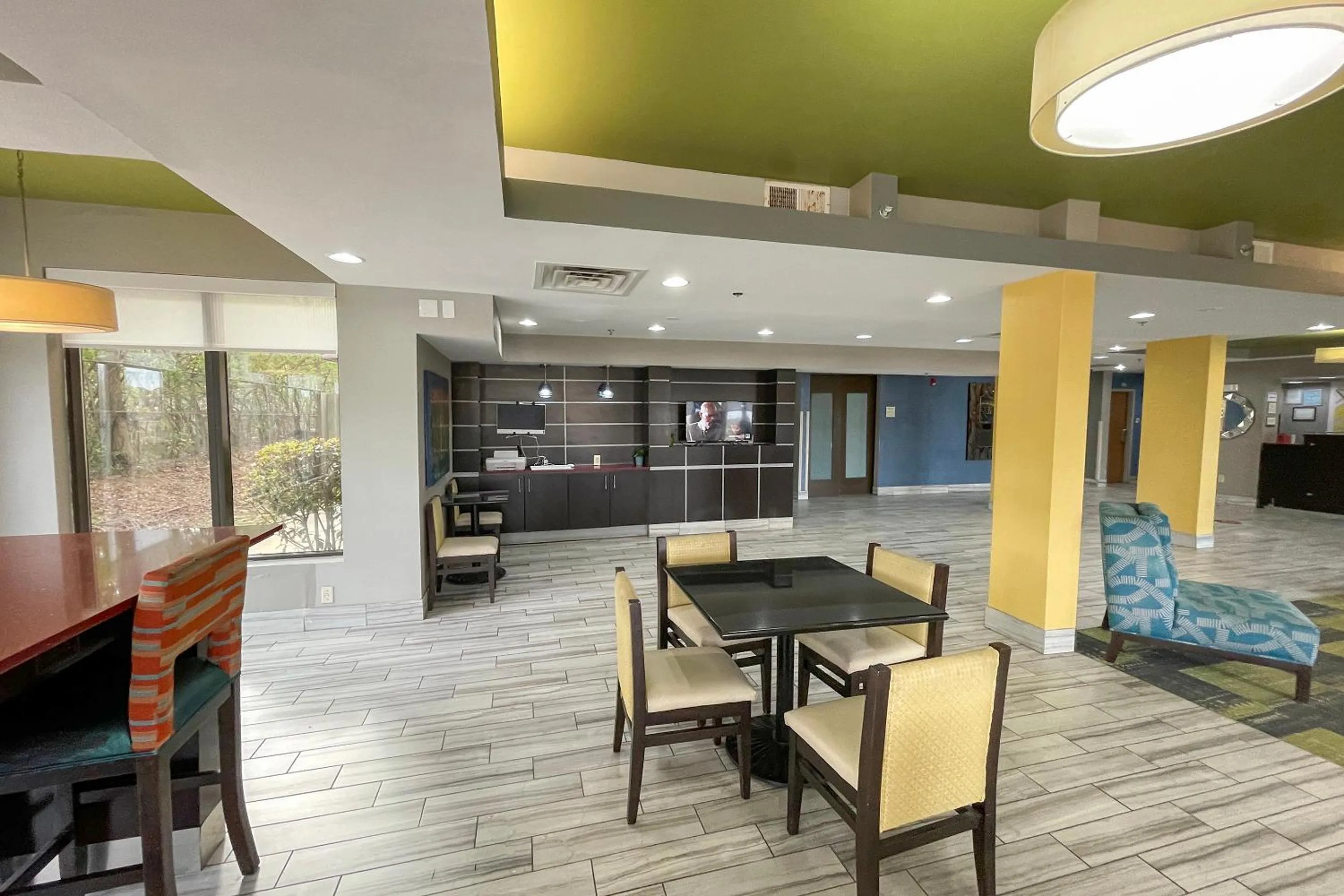 Lobby or reception in OYO Townhouse Jackson - Ridgeland