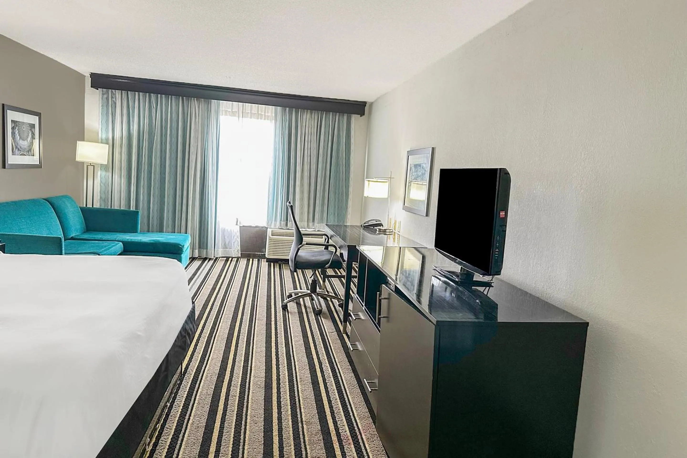 Bedroom, Bed in OYO Townhouse Jackson - Ridgeland