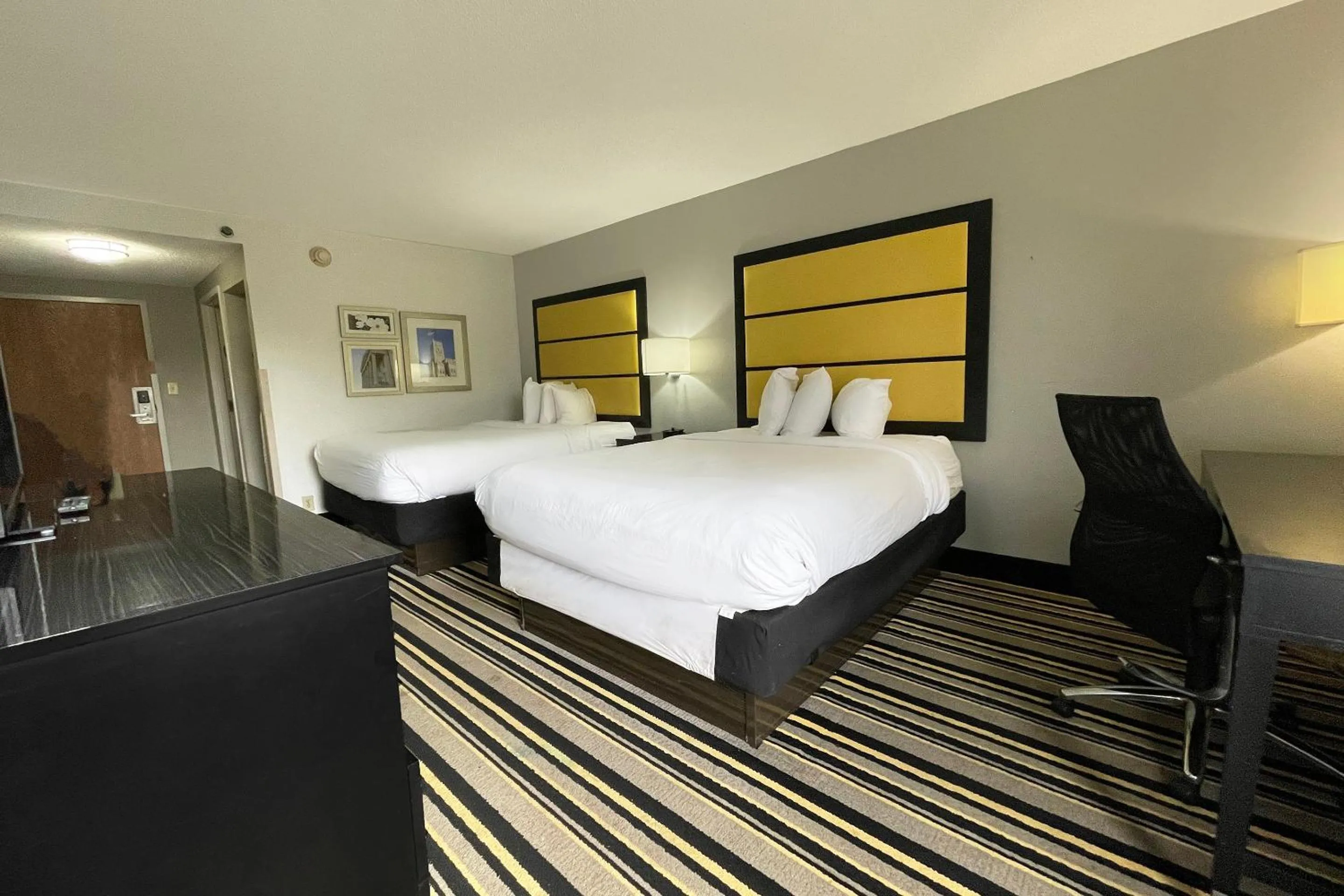 Bedroom, Bed in OYO Townhouse Jackson - Ridgeland