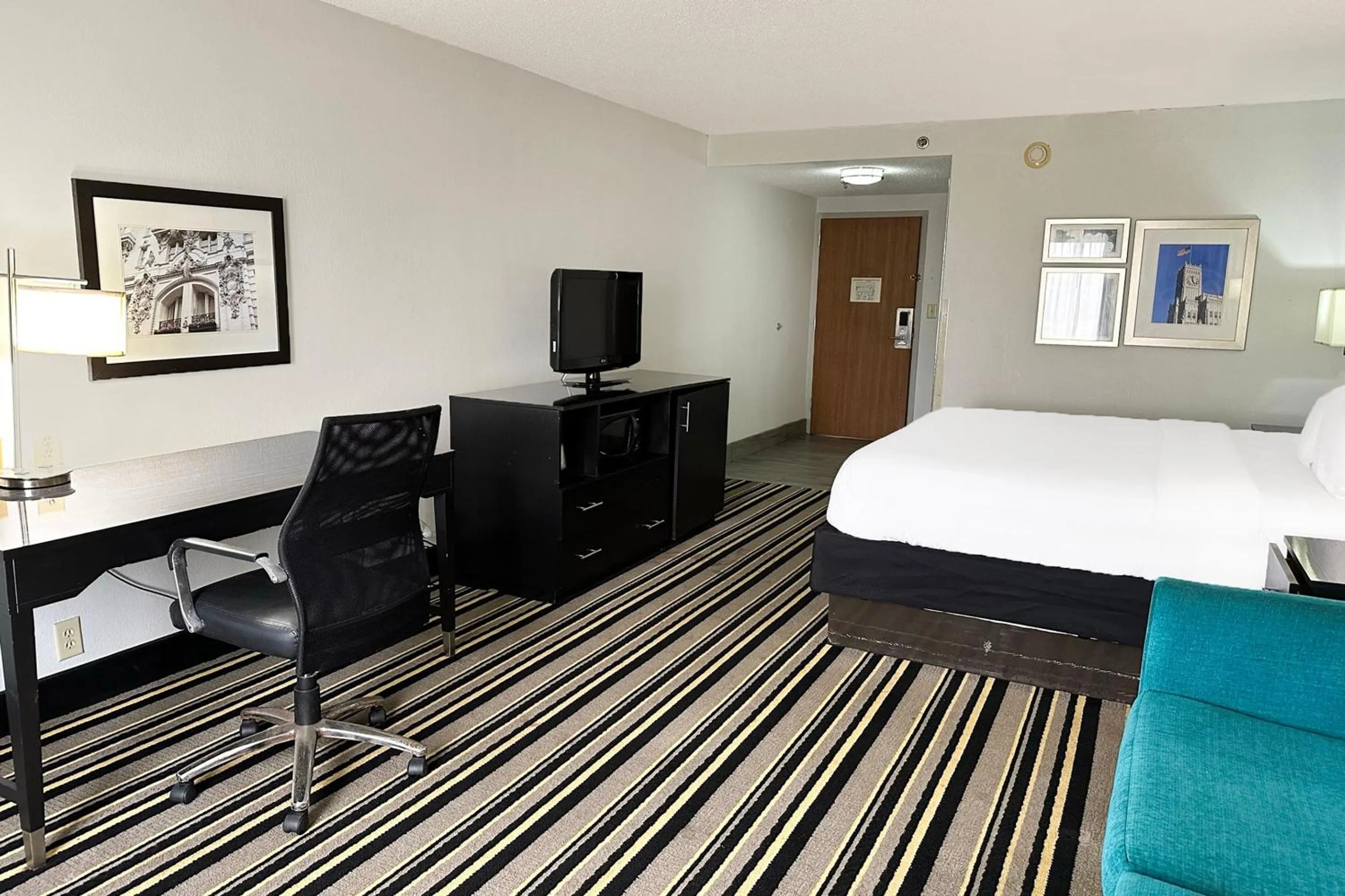 Bedroom, Bed in OYO Townhouse Jackson - Ridgeland