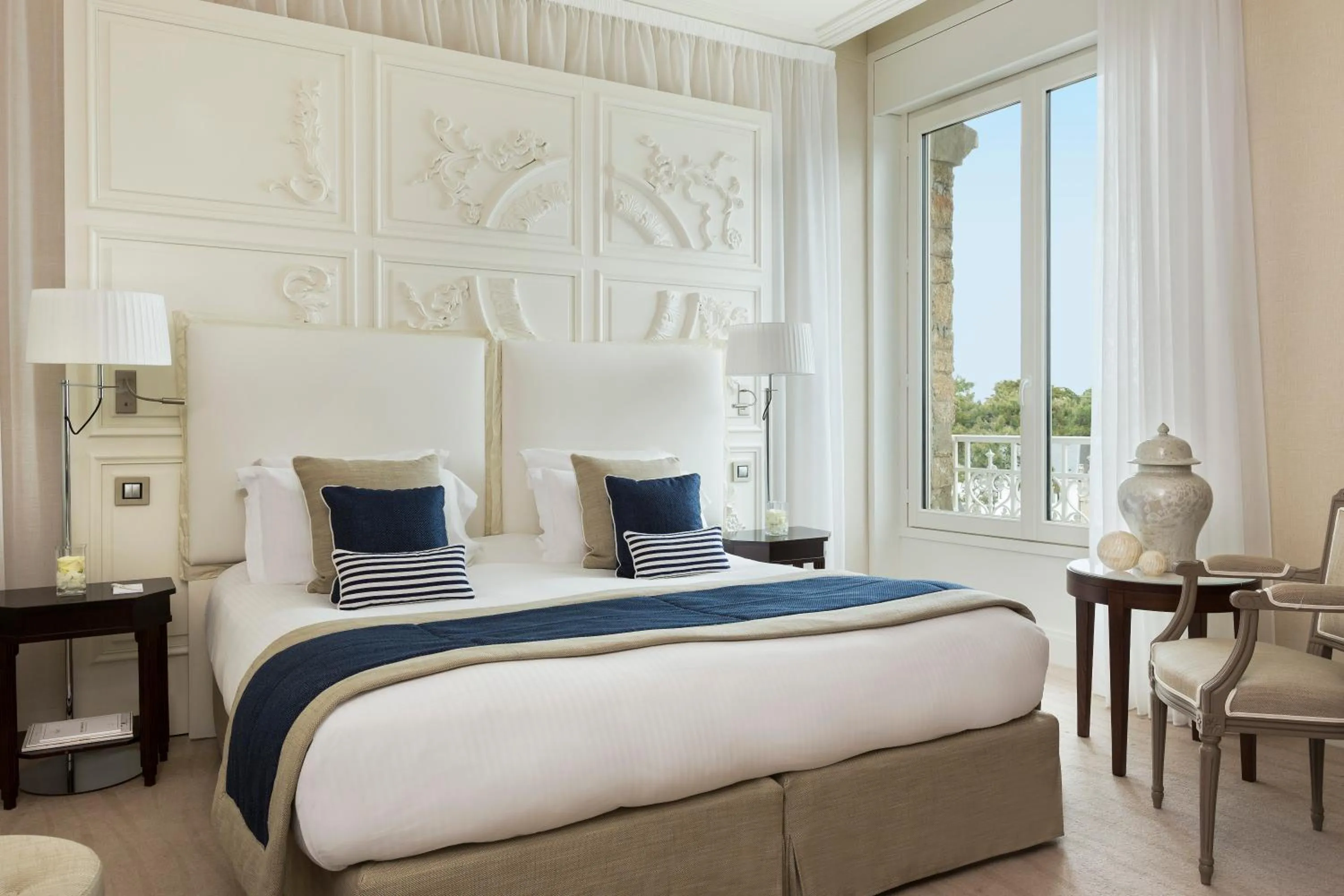 Bedroom, Bed in Hôtel Barrière Le Royal La Baule